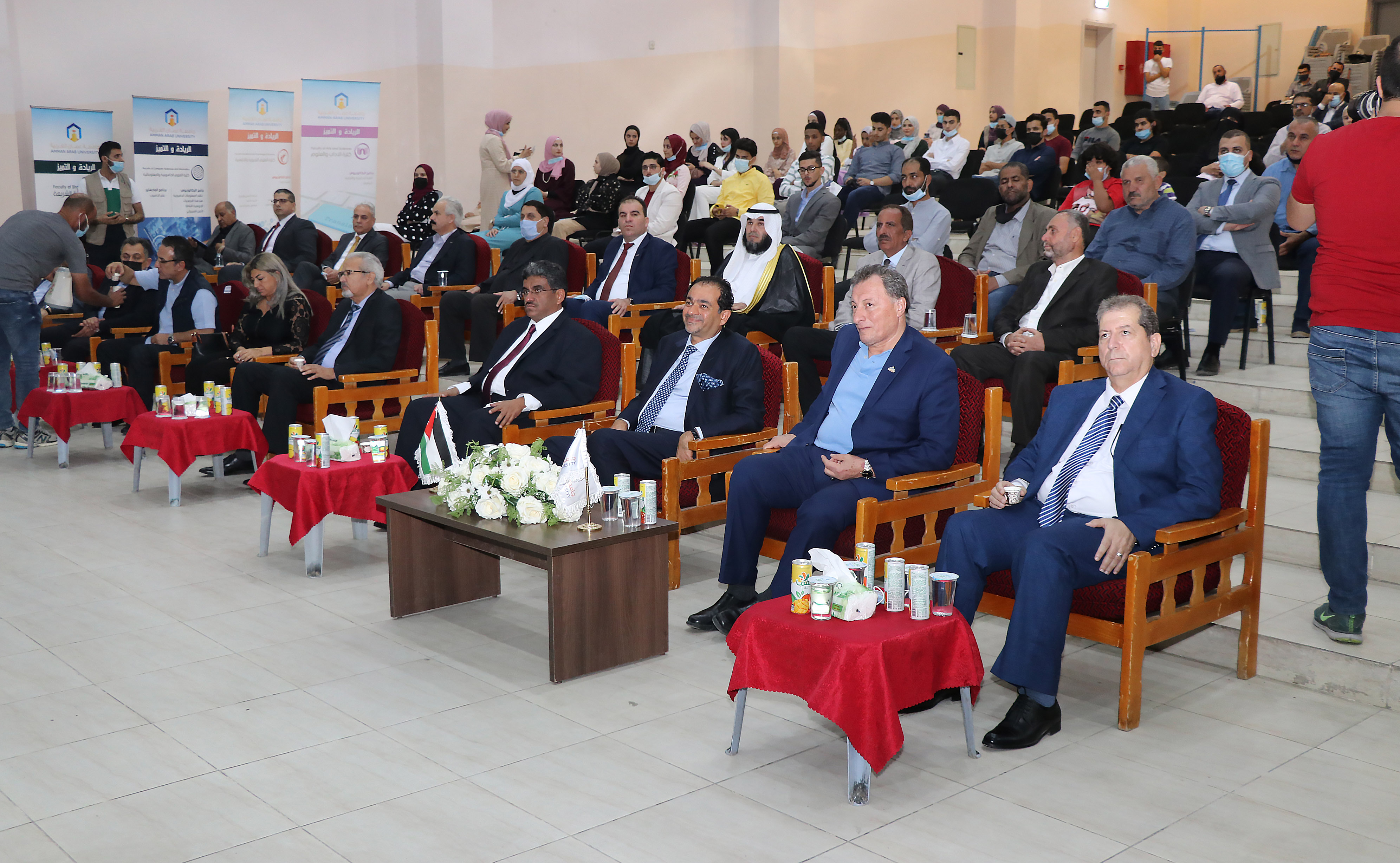 "عمان العربية تكرم الطلبة المتفوقين في الثانوية العامة في لواء عين الباشا1