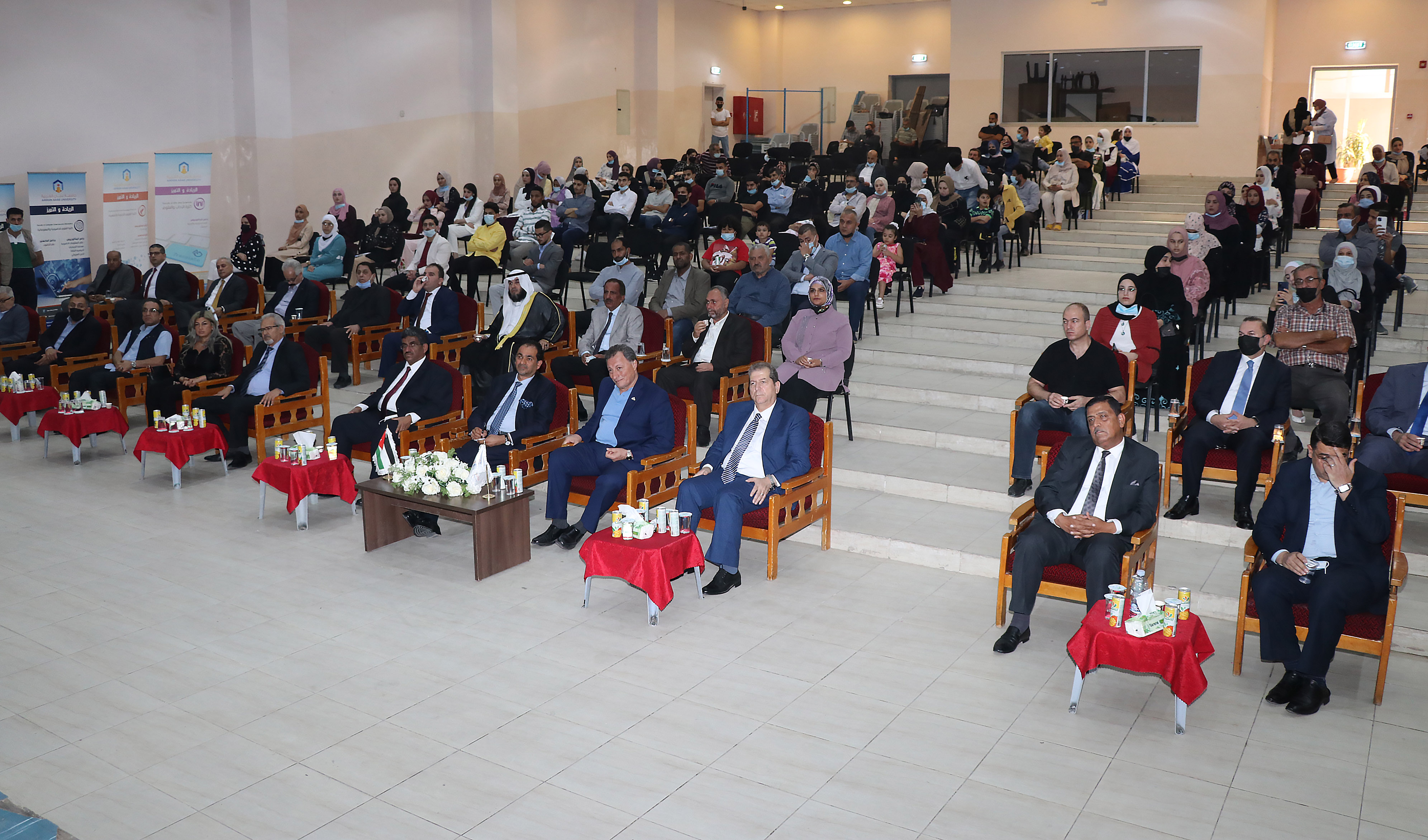 "عمان العربية تكرم الطلبة المتفوقين في الثانوية العامة في لواء عين الباشا2