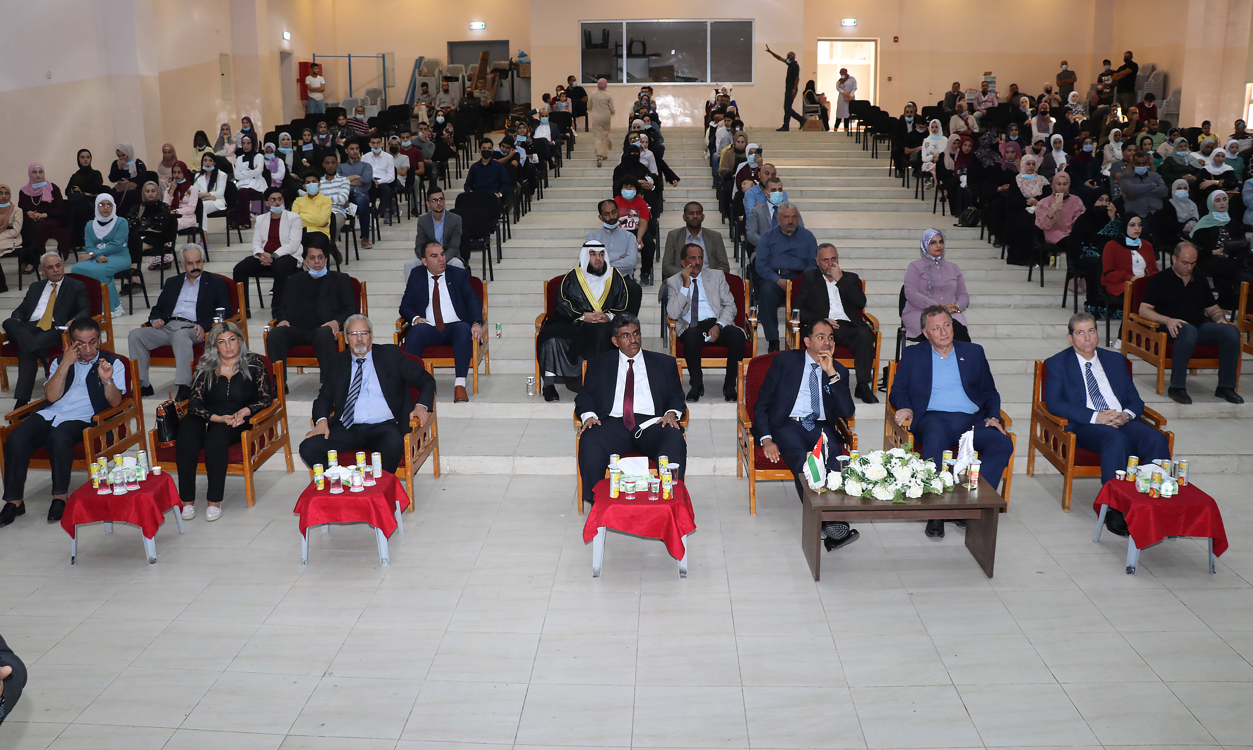 "عمان العربية تكرم الطلبة المتفوقين في الثانوية العامة في لواء عين الباشا3