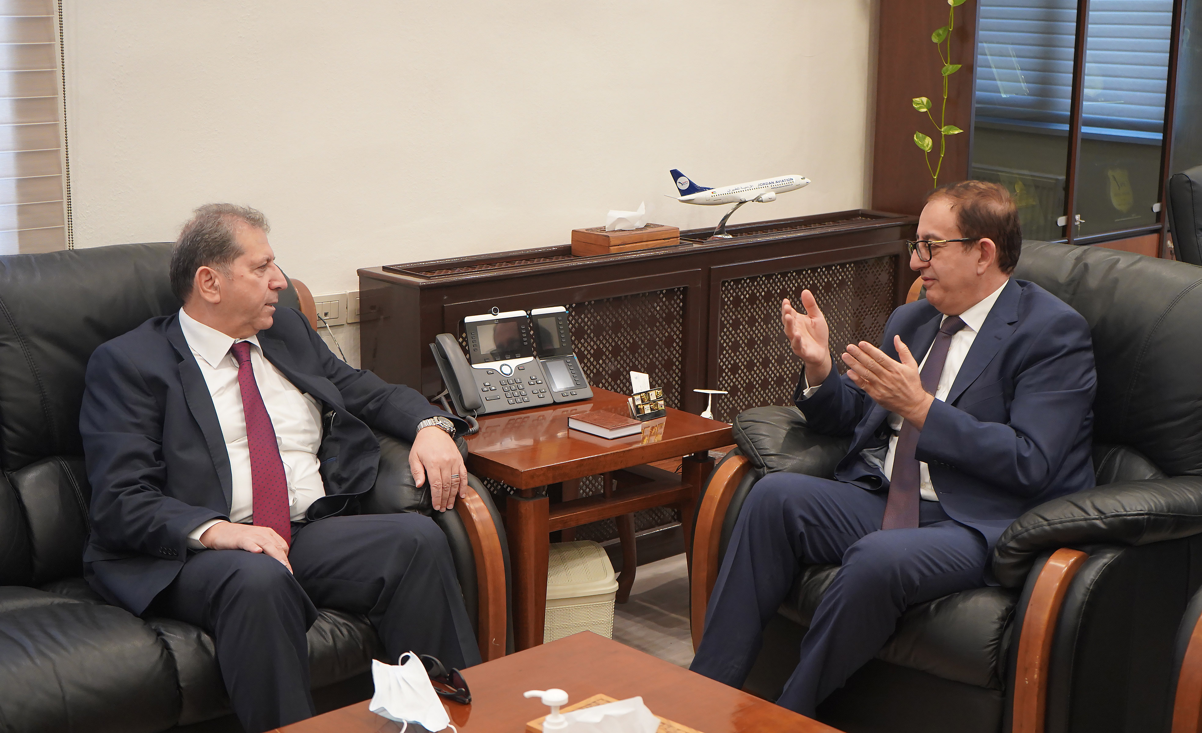 بحث سبل التعاون بين "عمان العربية" وهيئة تنظيم الطيران المدني 1