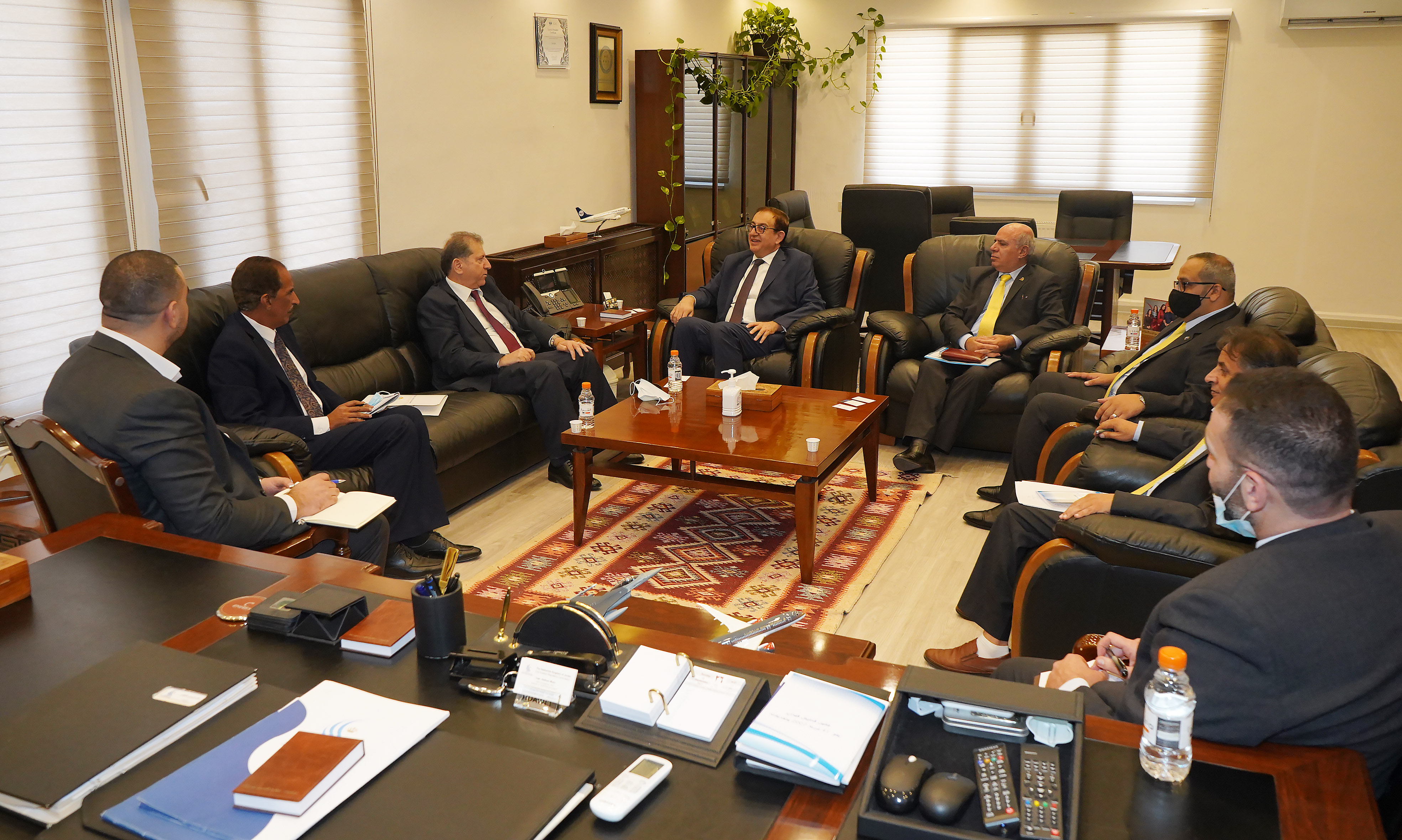 بحث سبل التعاون بين "عمان العربية" وهيئة تنظيم الطيران المدني3