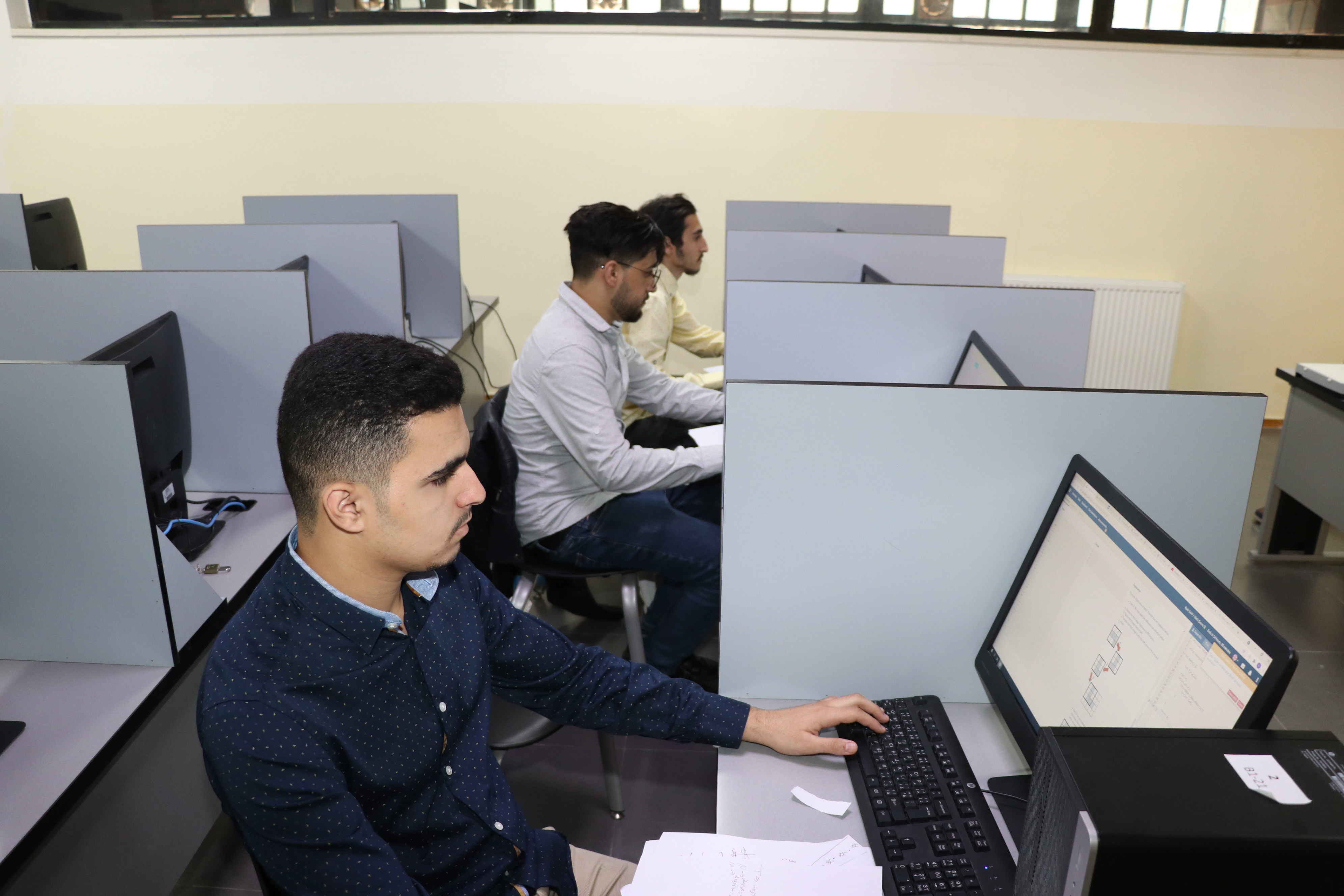 كلية العلوم الحاسوبية والمعلوماتية في جامعة عمان العربية تشارك بمسابقة IEEEXtreme  العالمية 2