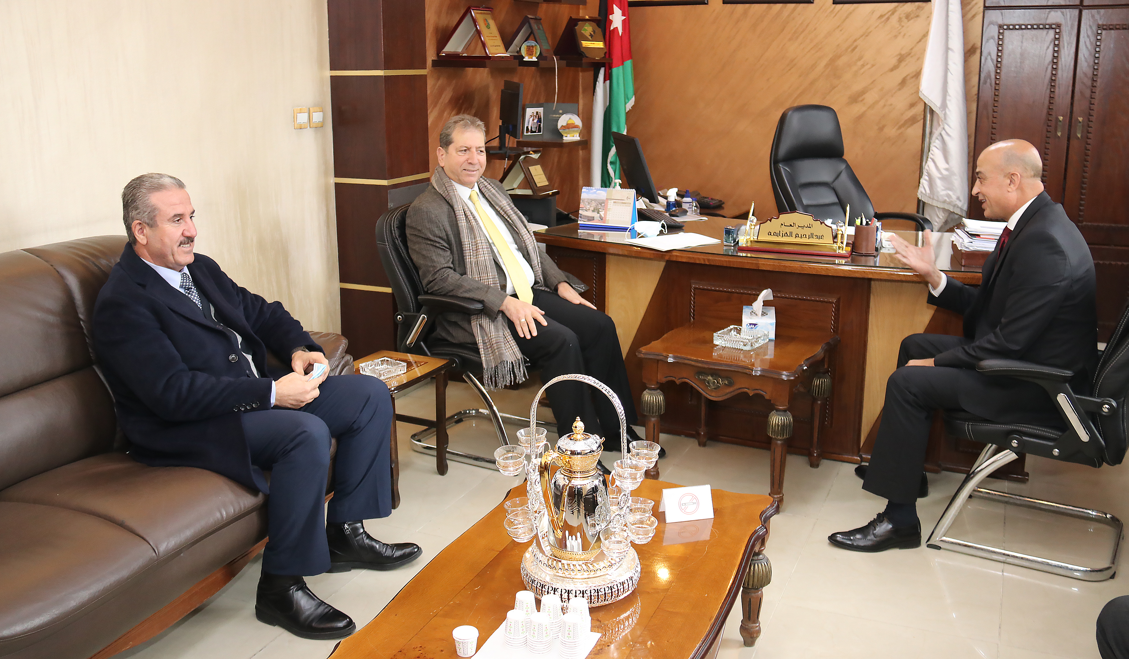 رئيس "عمان العربية" يزور مؤسسة تنمية أموال الأيتام1