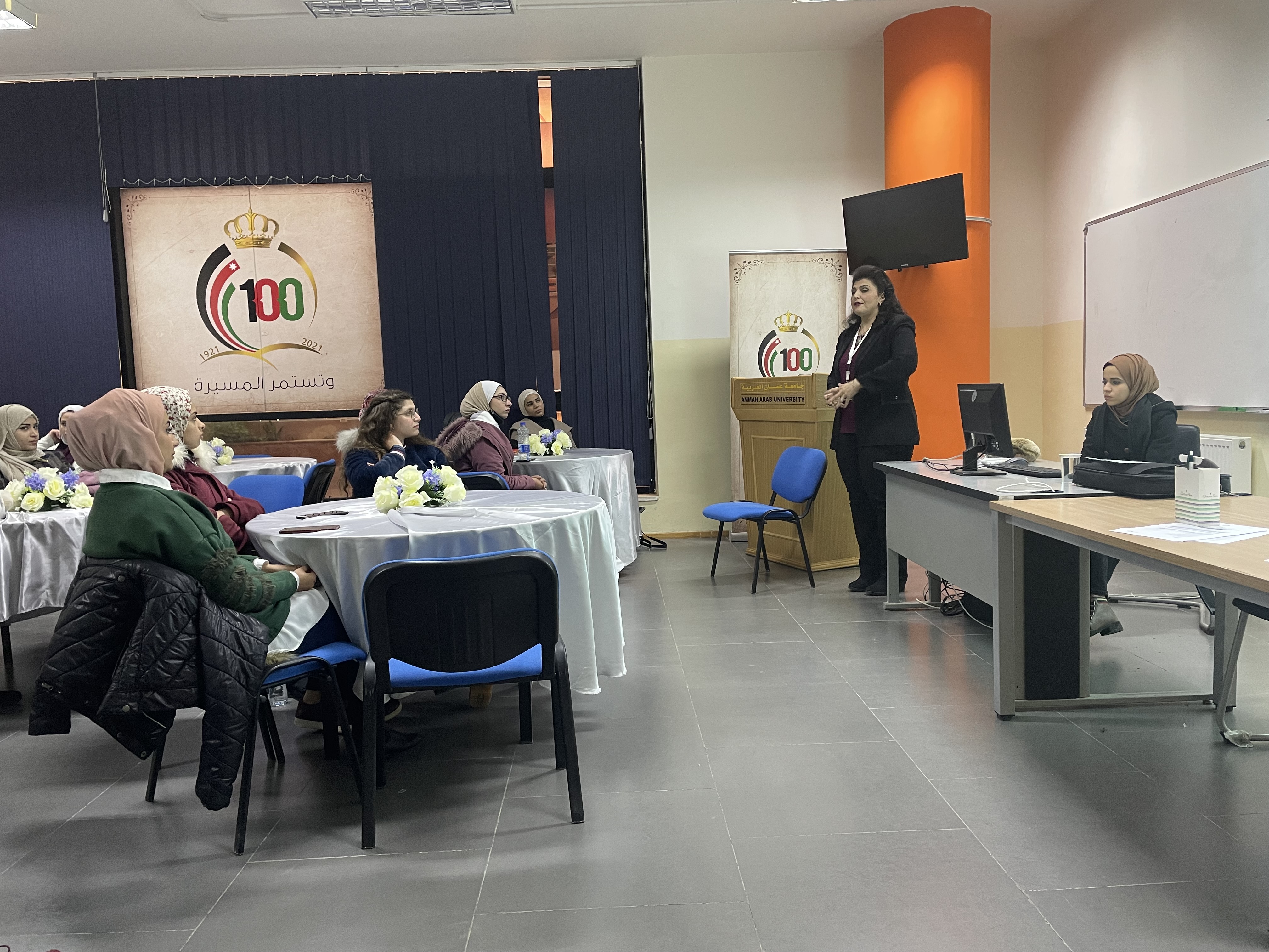 اختتام دورات تدريبية في "عمان العربية"11