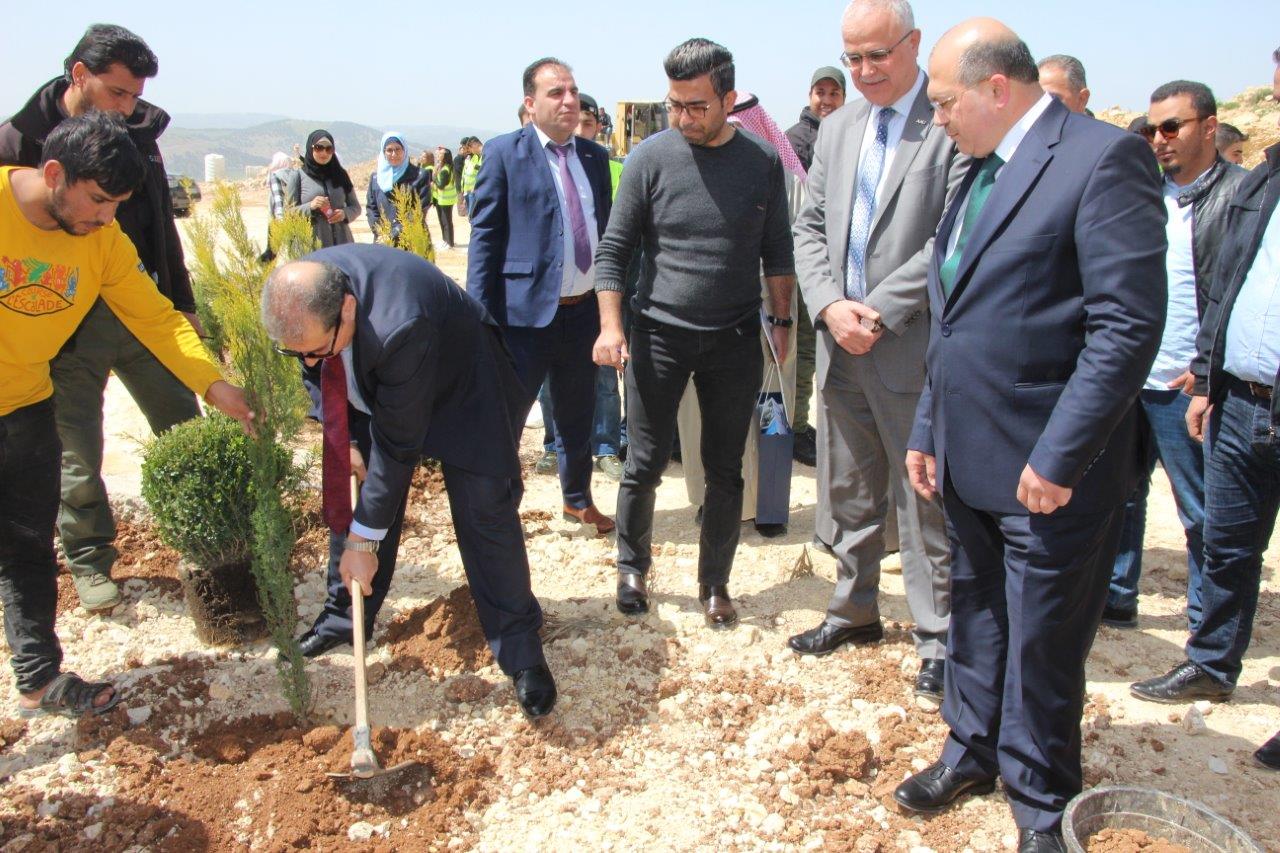 برعاية وزير الزراعة جامعة عمان العربية تحتفل بيوم الشجرة5
