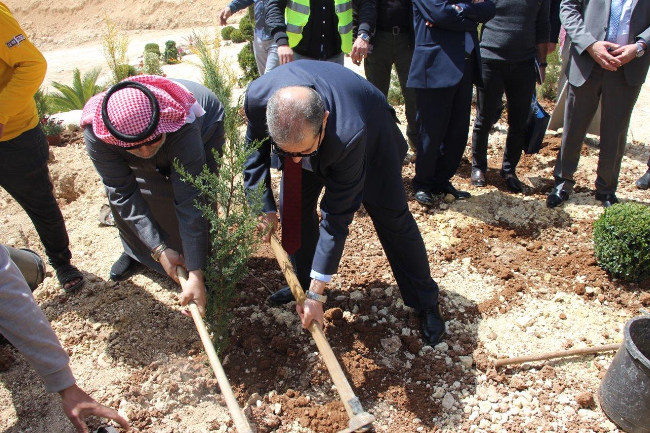 برعاية وزير الزراعة جامعة عمان العربية تحتفل بيوم الشجرة8