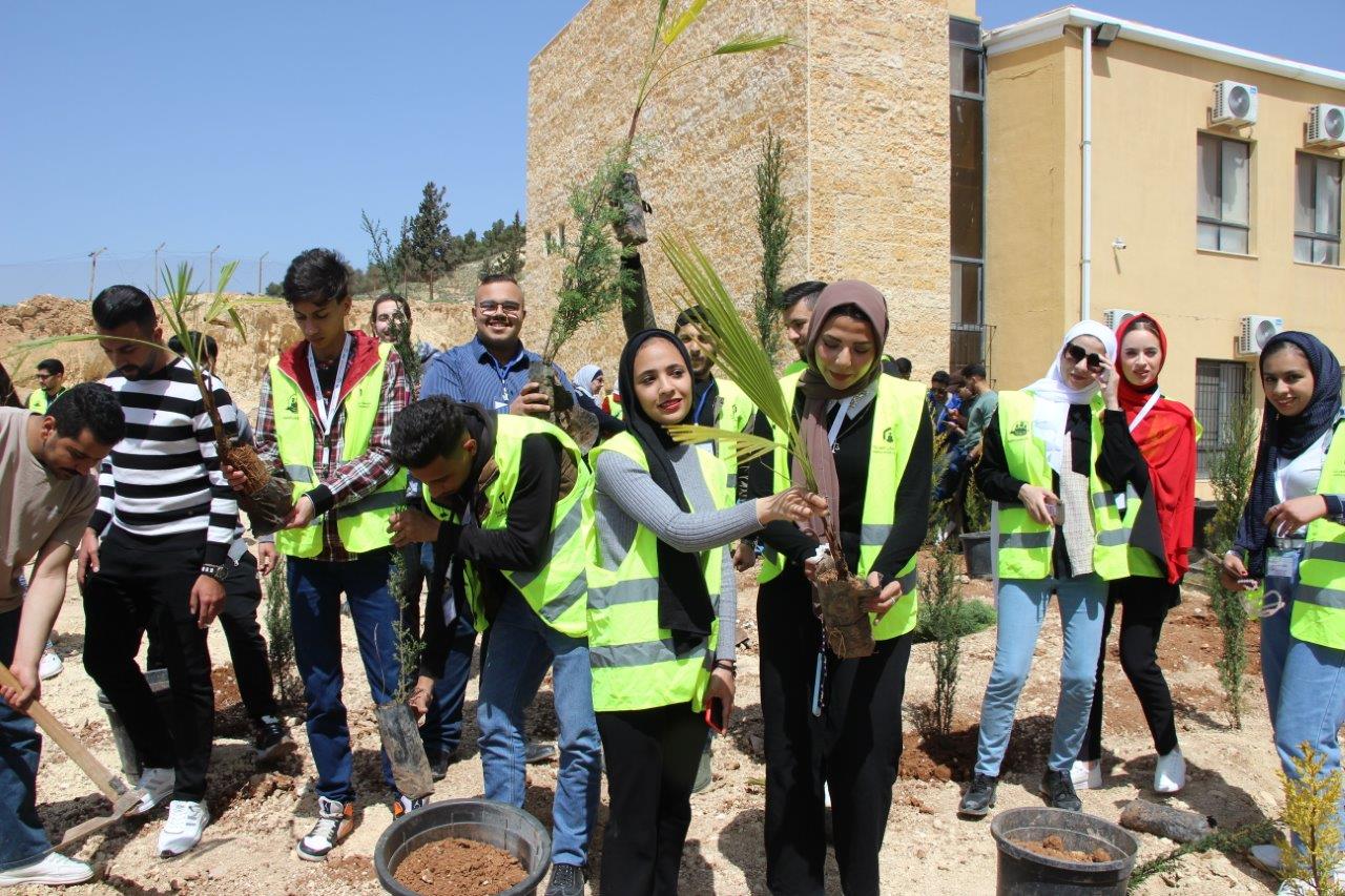 برعاية وزير الزراعة جامعة عمان العربية تحتفل بيوم الشجرة12