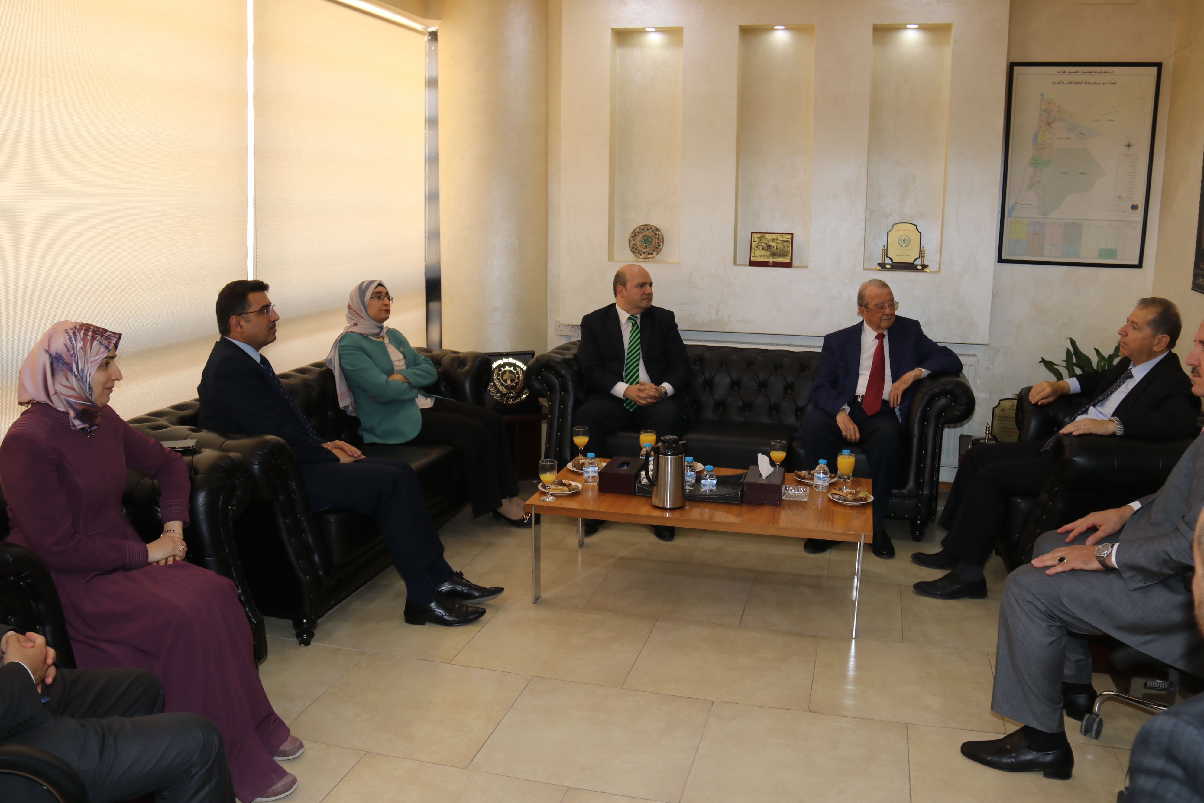 جامعة عمان العربية توقع مذكرة تعاون مع جمعية رجال الأعمال الأردنيين1