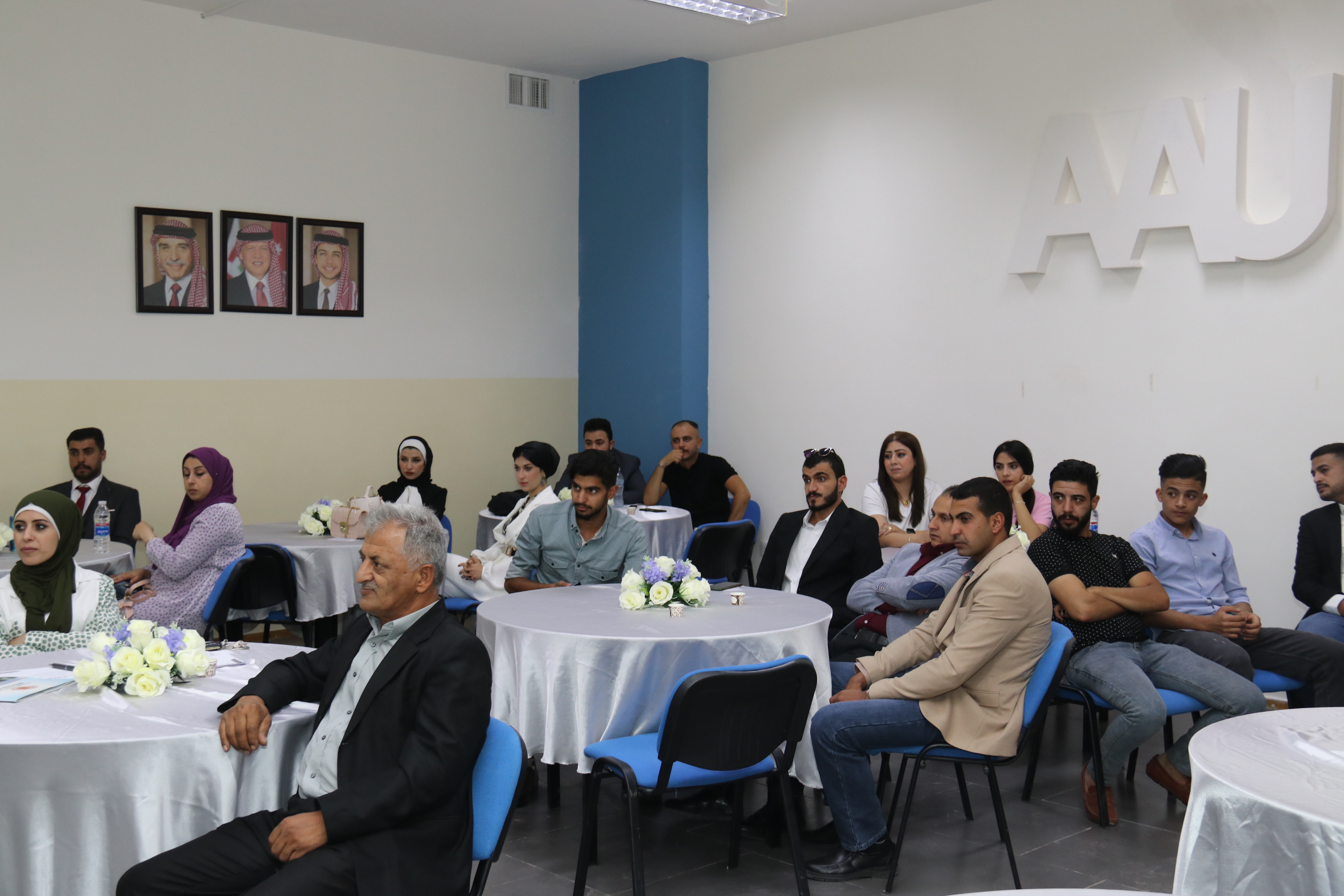 رئيس "عمان العربية " يخرج المشاركين في الدبلومات التدريبية3