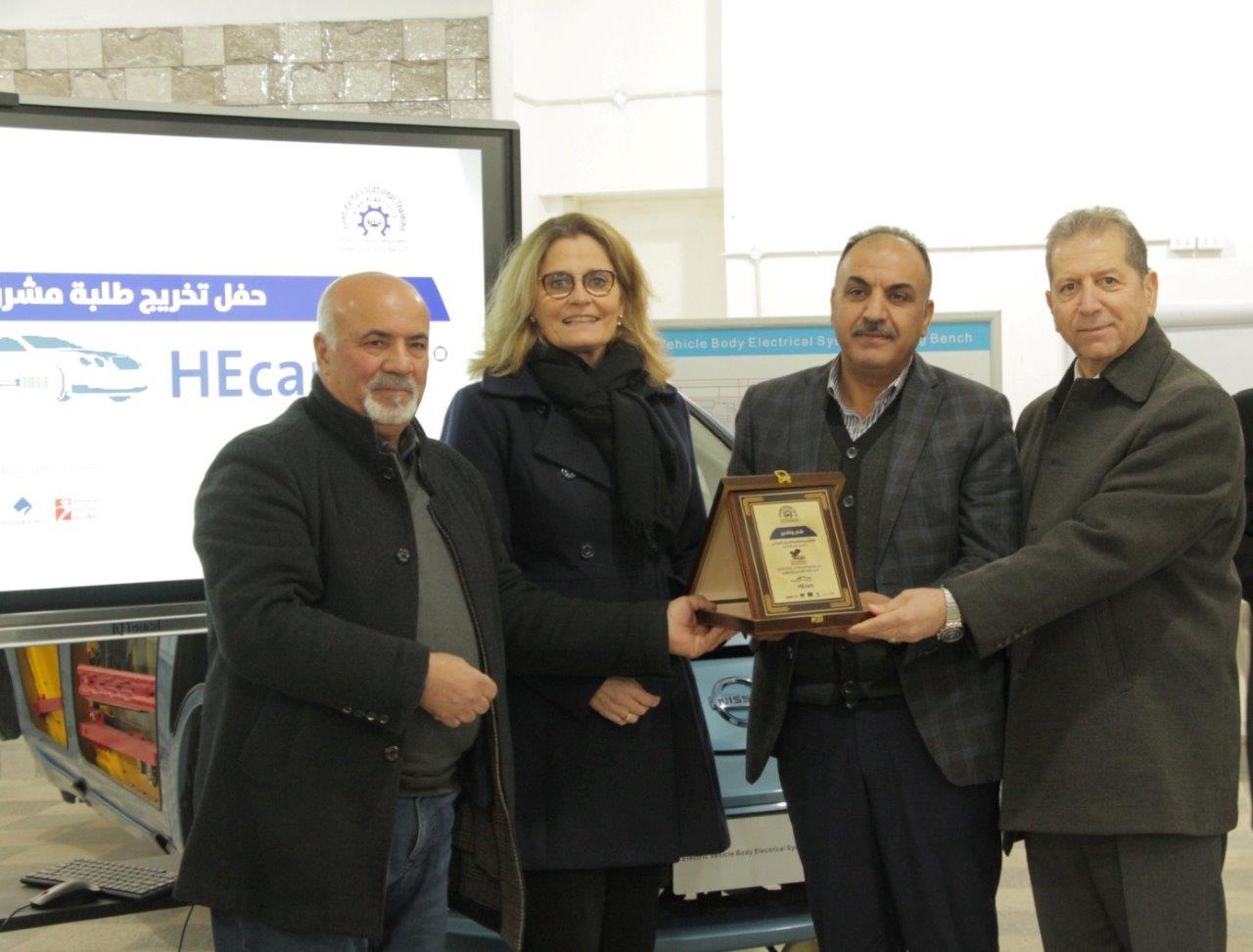 رئيس "عمّان العربية" يرعى حفل تخريج مشروع HEcars 2