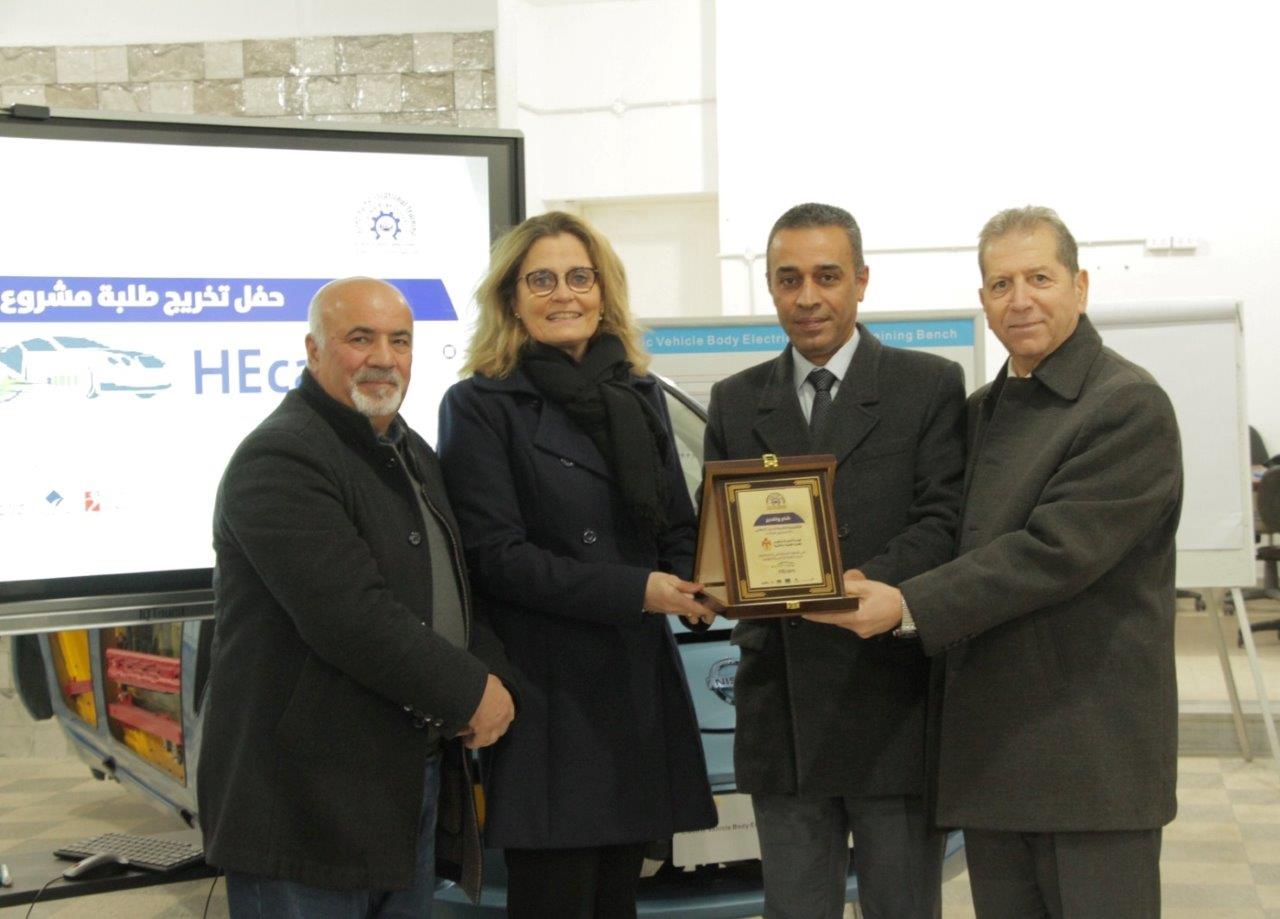 رئيس "عمّان العربية" يرعى حفل تخريج مشروع HEcars 6