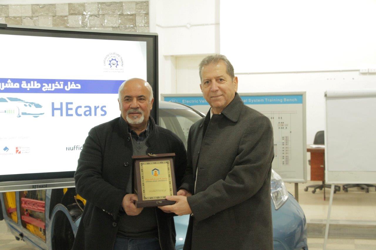 رئيس "عمّان العربية" يرعى حفل تخريج مشروع HEcars 15