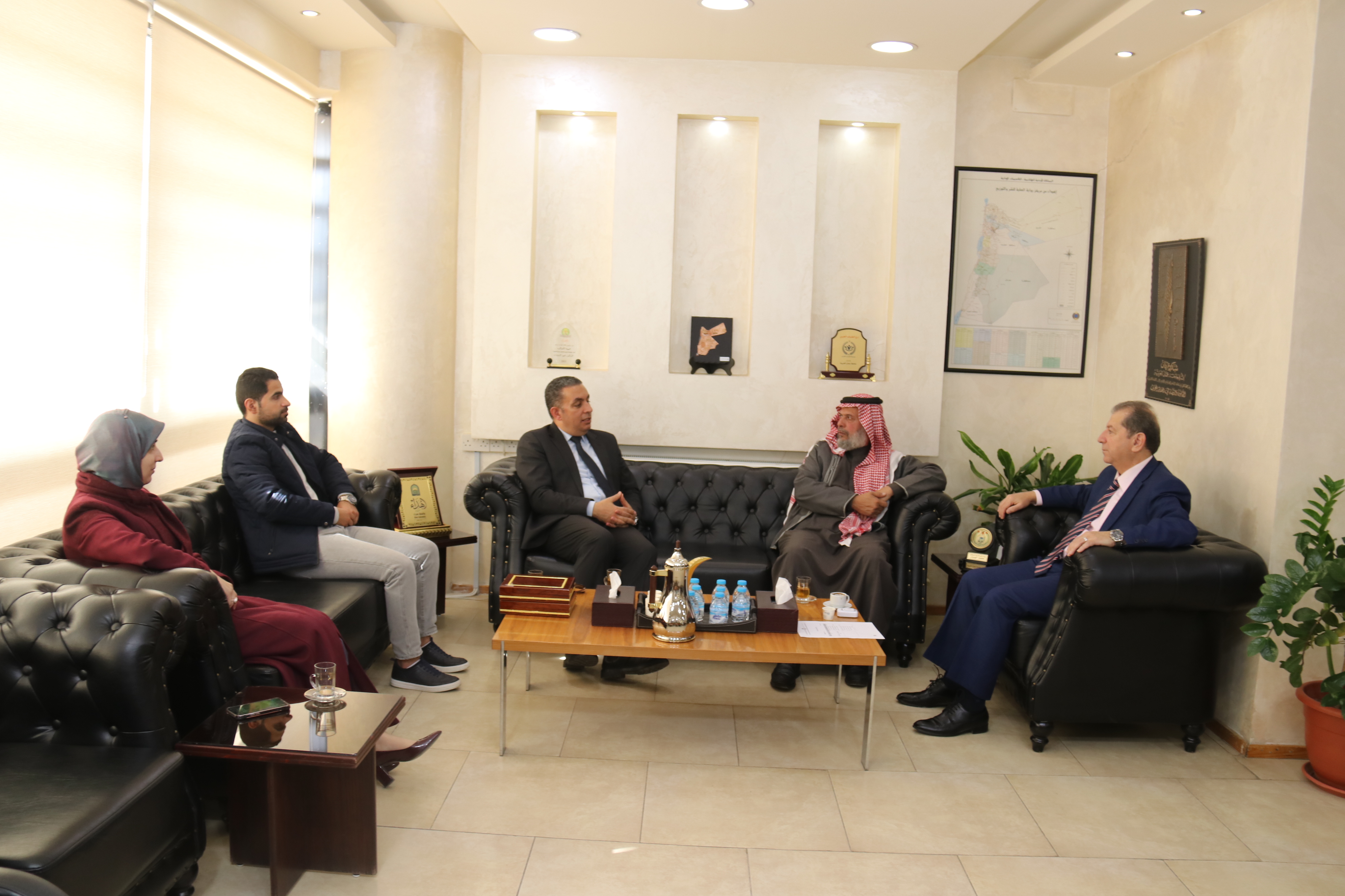 رئيس "عمان العربية" يستقبل وفداً من مجلس محافظة البلقاء2