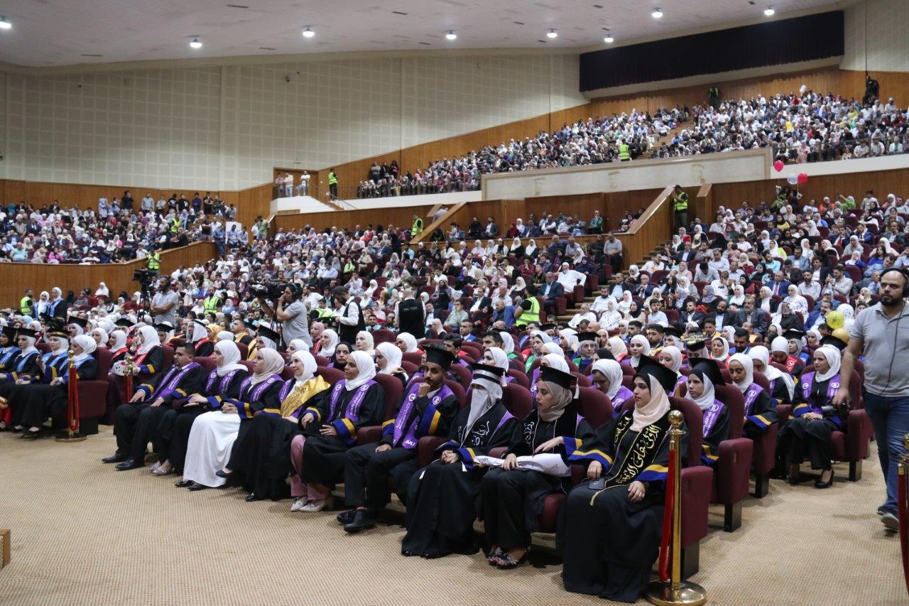 جامعة عمان العربية تحتفل بتخريج الفوج (13) من طلبة البكالوريوس والفوج (23) من طلبة الدراسات العليا4