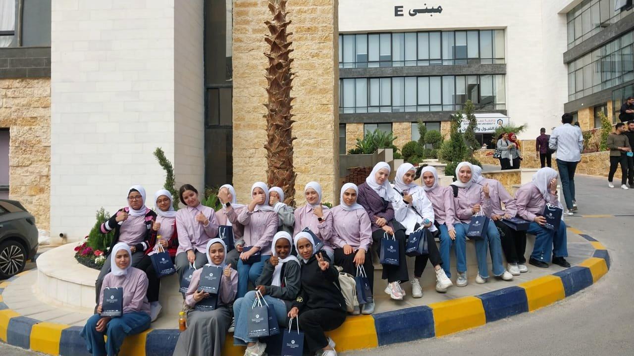 "عمان العربية" تستقبل وفداً طلابياً من مدرسة أكاديمية جسور المعرفة الدولية5