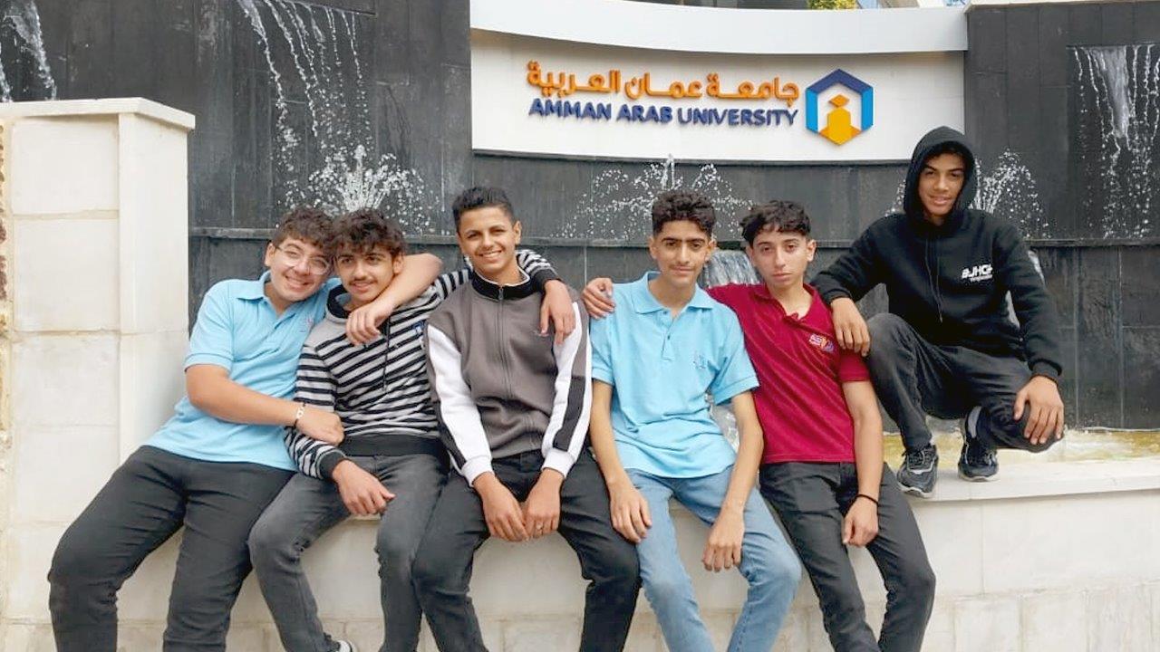 "عمان العربية" تستقبل وفداً طلابياً من مدرسة أكاديمية جسور المعرفة الدولية17