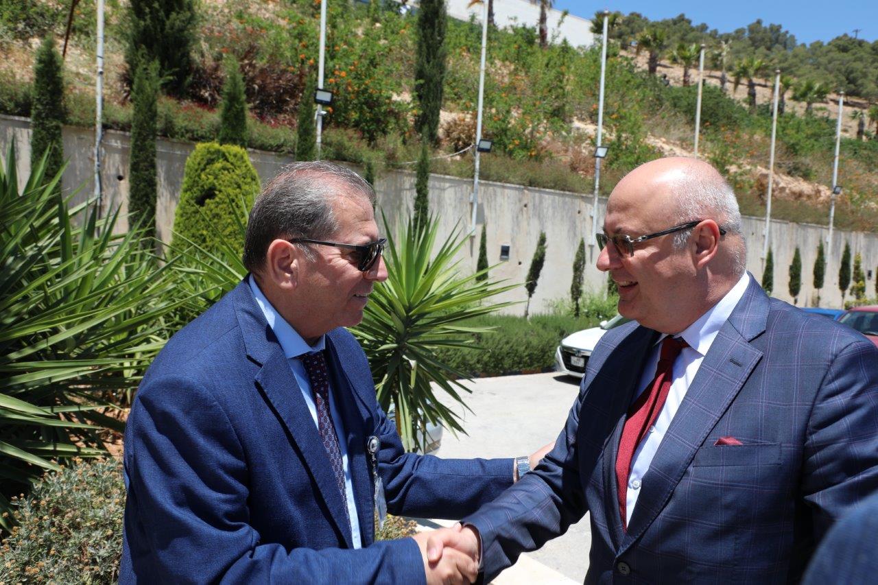 رئيس جامعة عمان العربية يستقبل سفير جمهورية بلغاريا في الأردن1