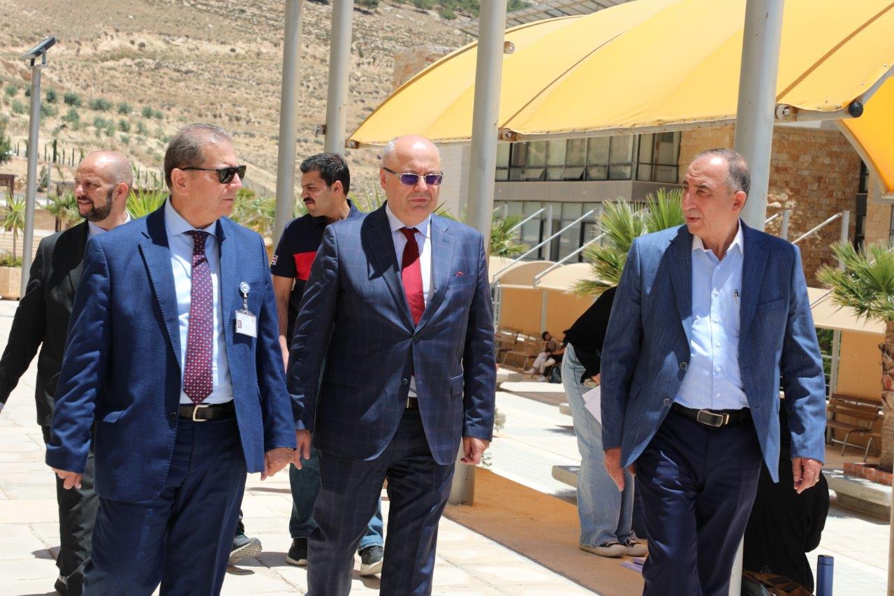 رئيس جامعة عمان العربية يستقبل سفير جمهورية بلغاريا في الأردن2