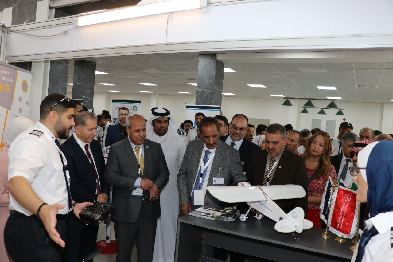 "عمان العربية" تعقد المؤتمر الأول لعلوم الطيران والسابع للروبوت36