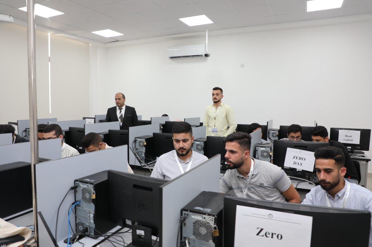 جامعة عمان العربية تُنظّم مسابقة AAU-CTF 2024 وتُكرّم أبطال الأمن السيبراني من طلبتها8