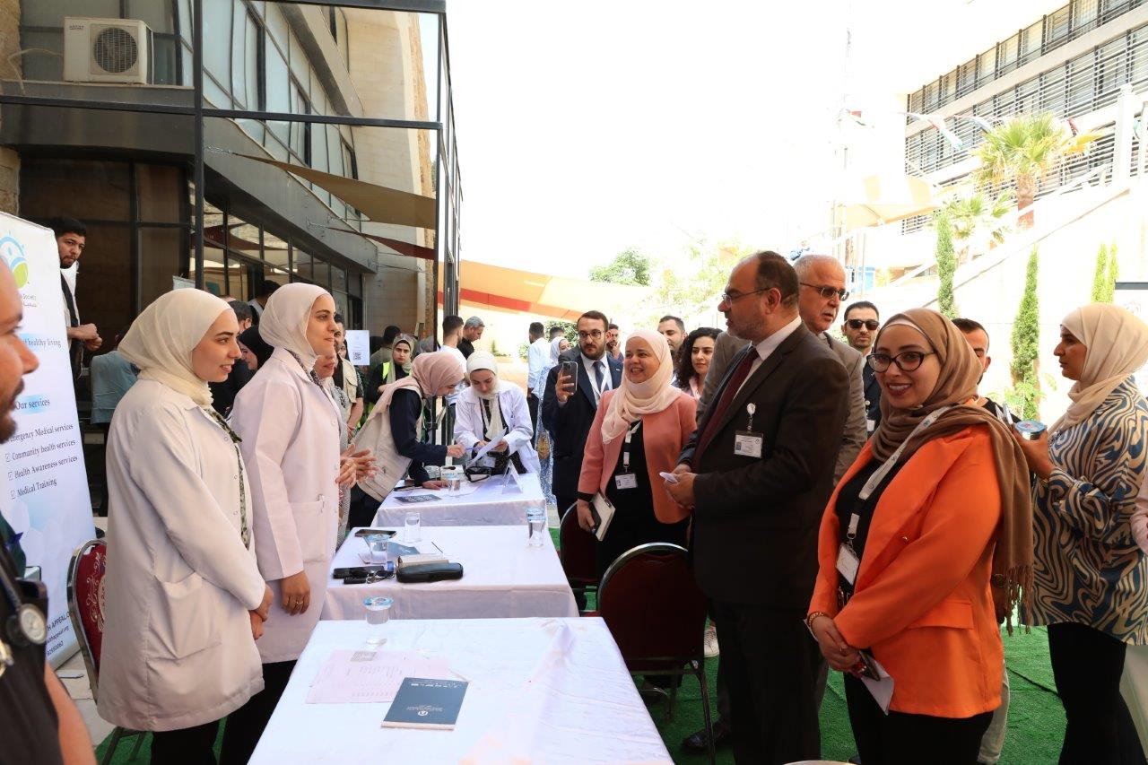 يوم طبي مجاني متميز في جامعة عمان العربية بمشاركة (40) طبيب ومؤسسة متخصصة11