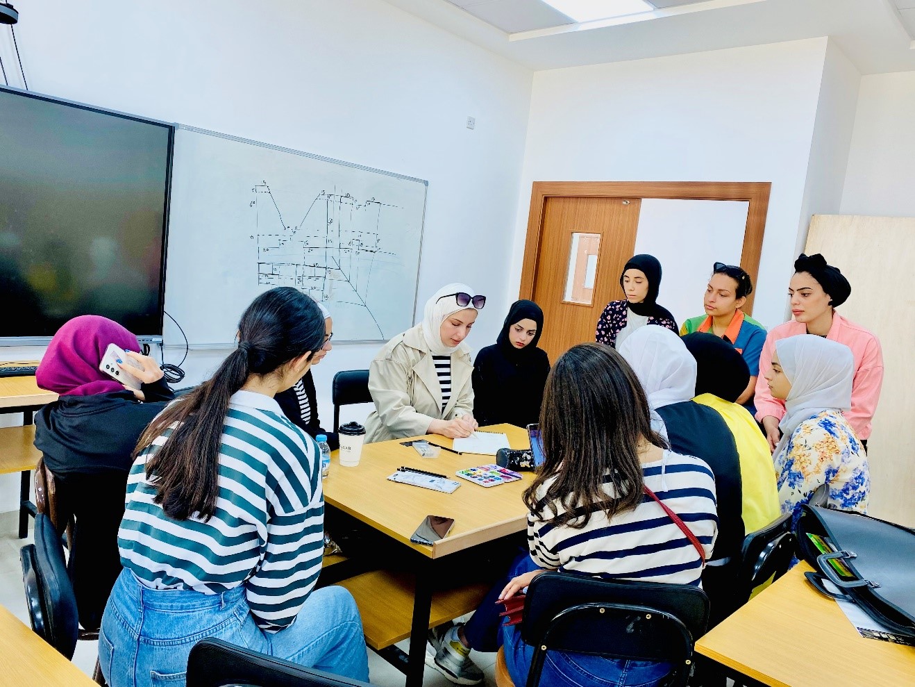 دورة تدريبية حول "الرسم والاظهار المعماري باستخدام الالوان المائية" في عمان العربية2