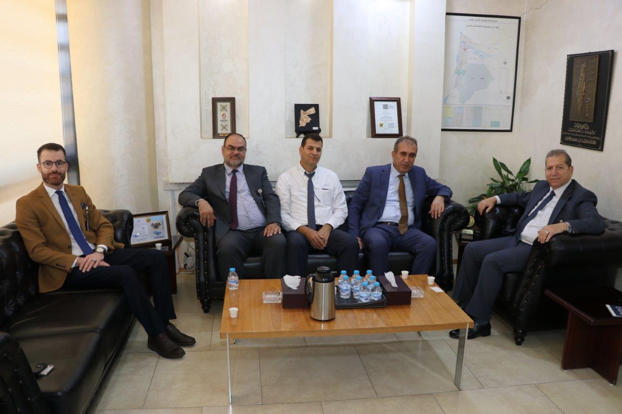 رئيس "عمان العربية" يستقبل رئيس جامعة فلسطين التقنية - خضوري1