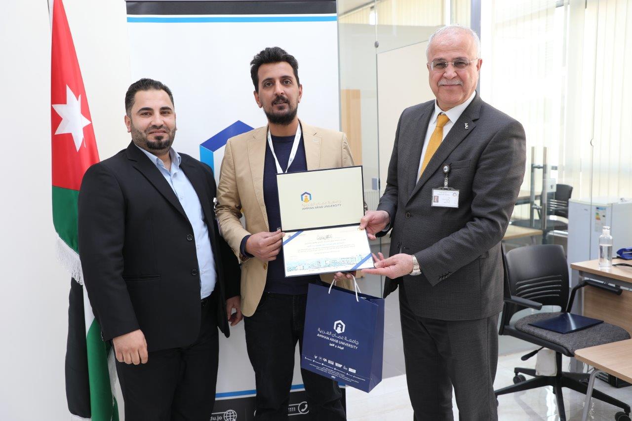 جامعة عمان العربية تحتفي بتميز خريجيها العاملين في كادرها الوظيفي3