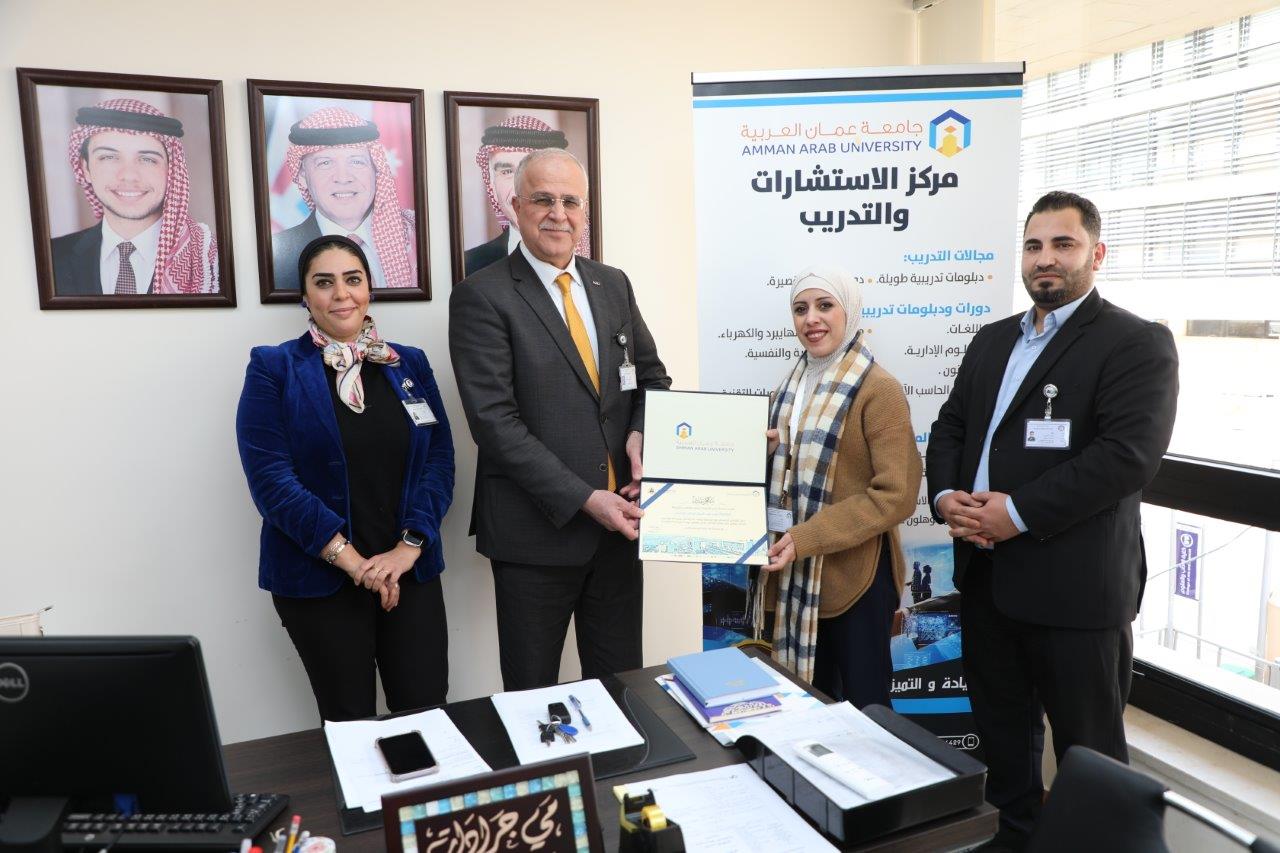 جامعة عمان العربية تحتفي بتميز خريجيها العاملين في كادرها الوظيفي7