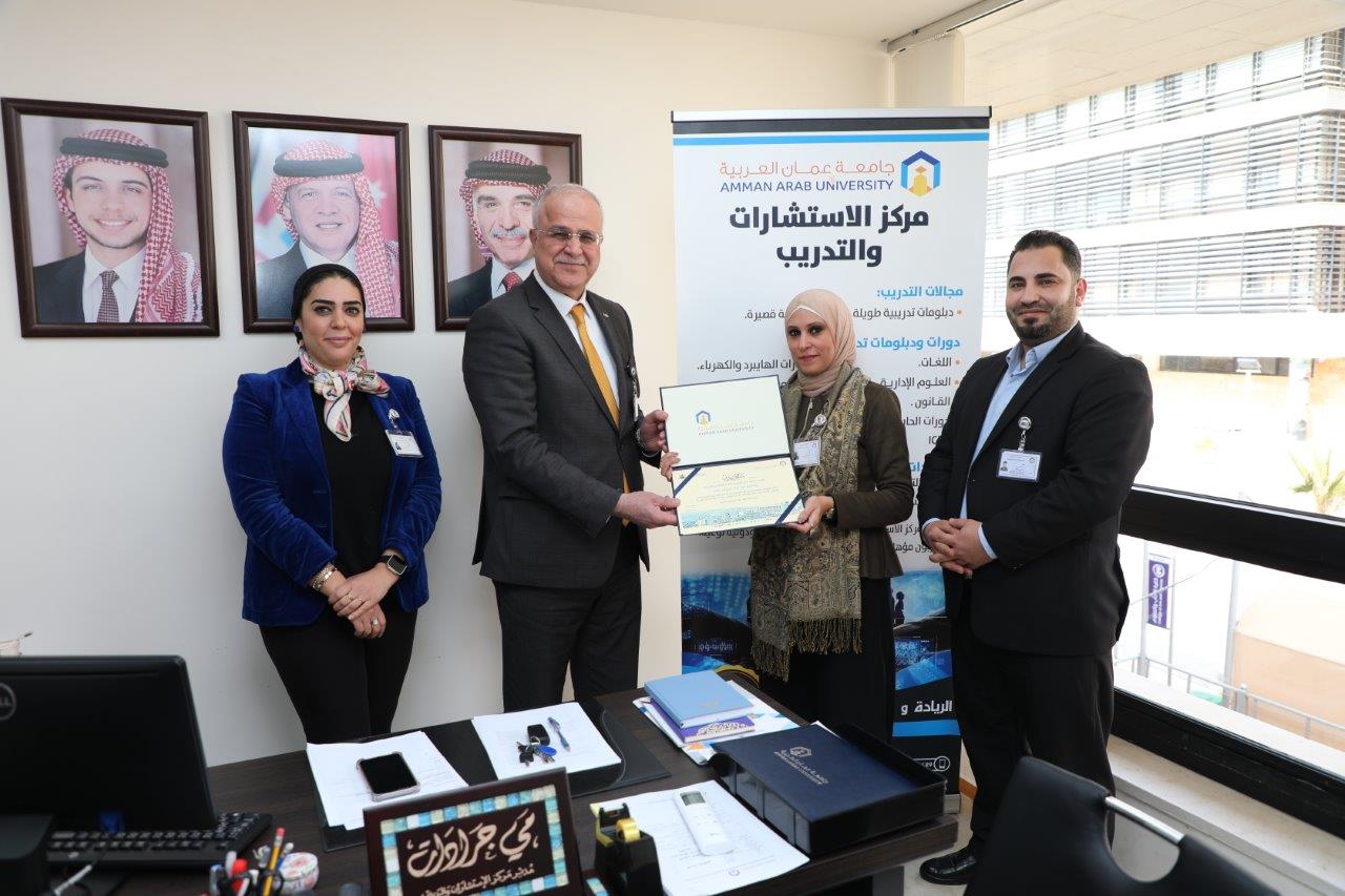 جامعة عمان العربية تحتفي بتميز خريجيها العاملين في كادرها الوظيفي8
