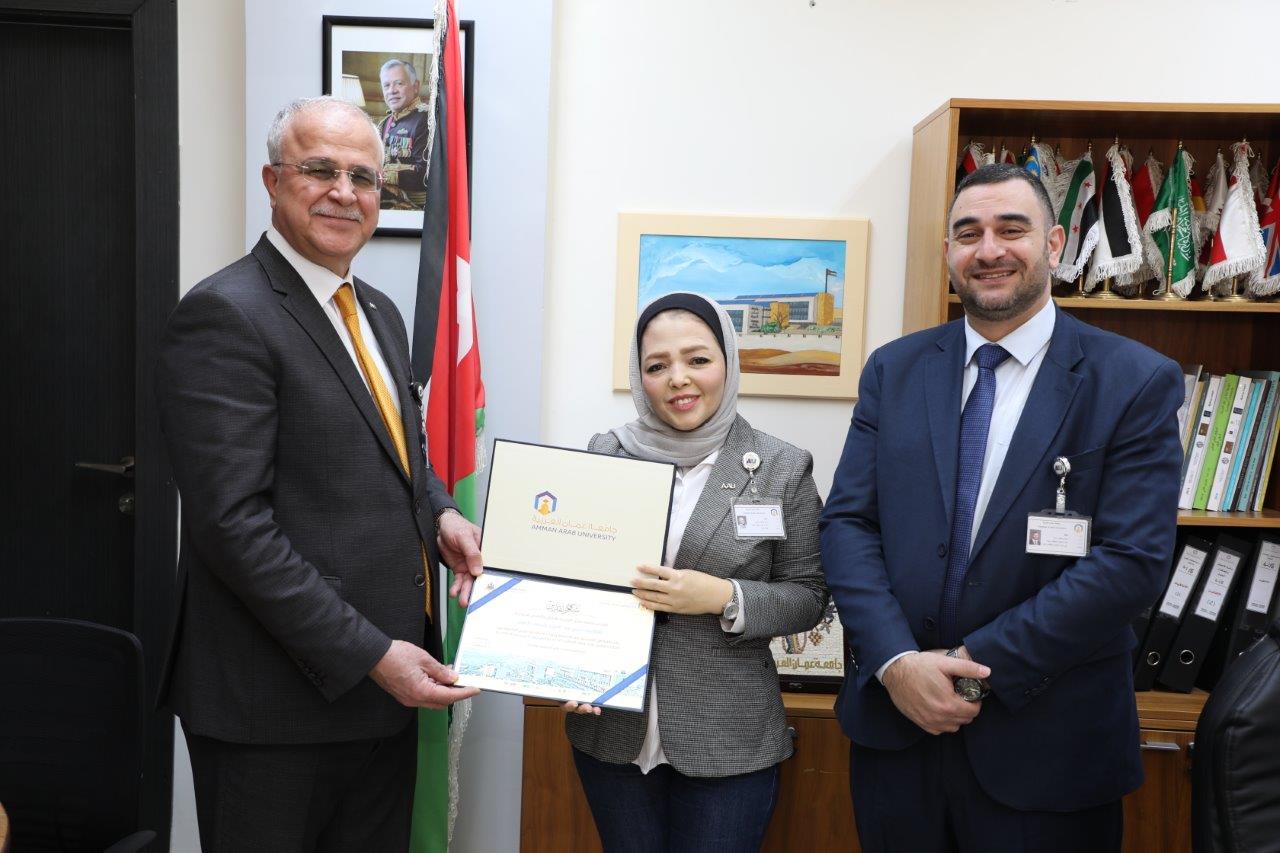 جامعة عمان العربية تحتفي بتميز خريجيها العاملين في كادرها الوظيفي18