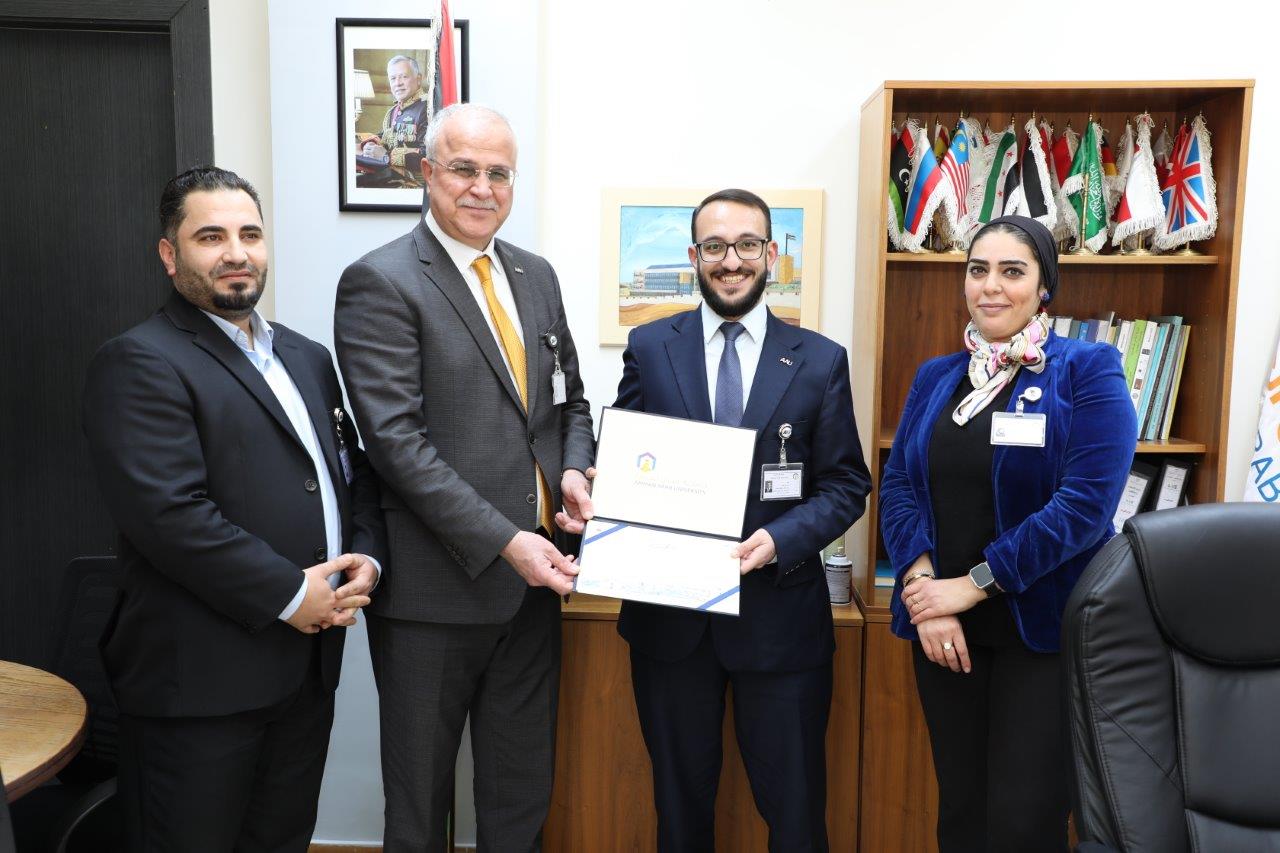 جامعة عمان العربية تحتفي بتميز خريجيها العاملين في كادرها الوظيفي19