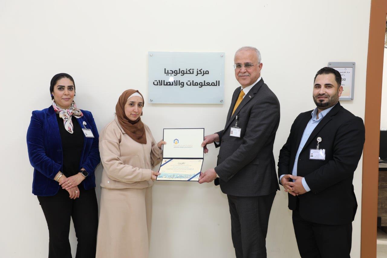 جامعة عمان العربية تحتفي بتميز خريجيها العاملين في كادرها الوظيفي21