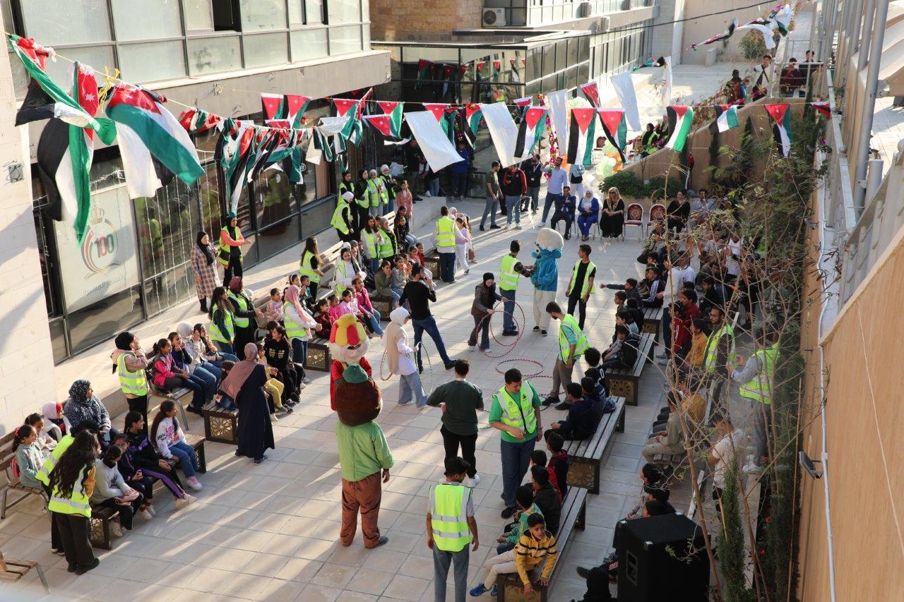 جامعة عمان العربية تنظم حفل إفطار رمضاني لـ 100 طفل يتيم11