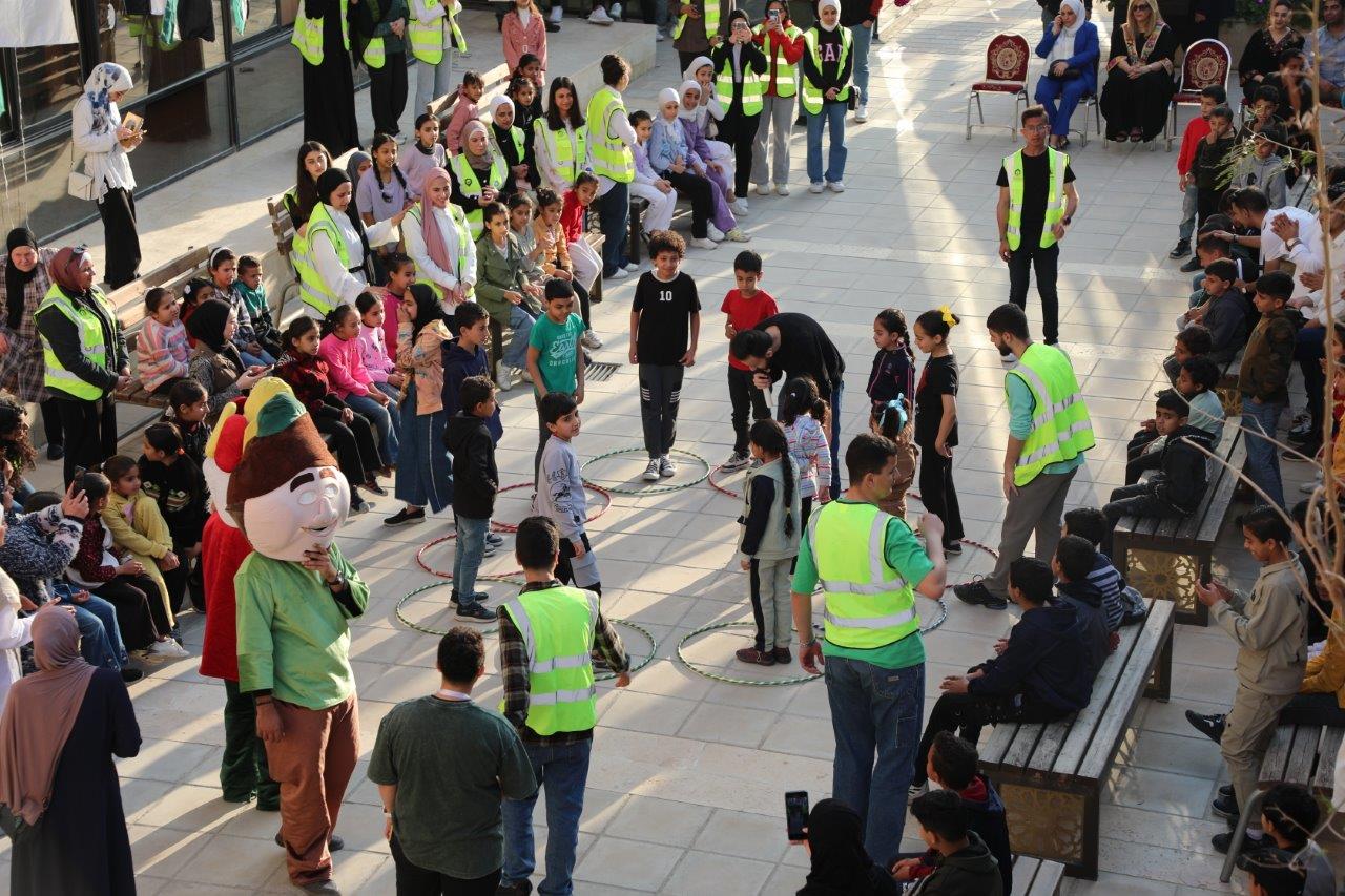 جامعة عمان العربية تنظم حفل إفطار رمضاني لـ 100 طفل يتيم12