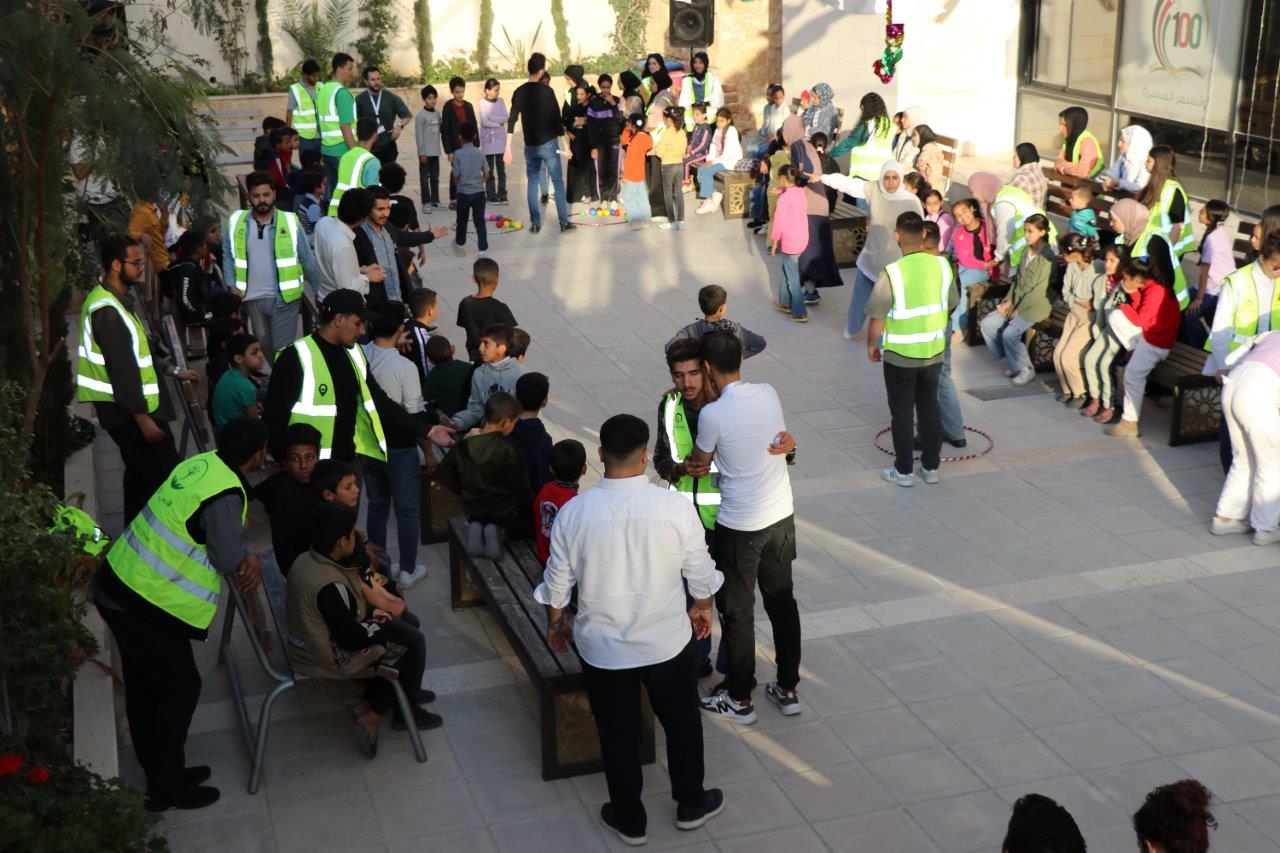 جامعة عمان العربية تنظم حفل إفطار رمضاني لـ 100 طفل يتيم16