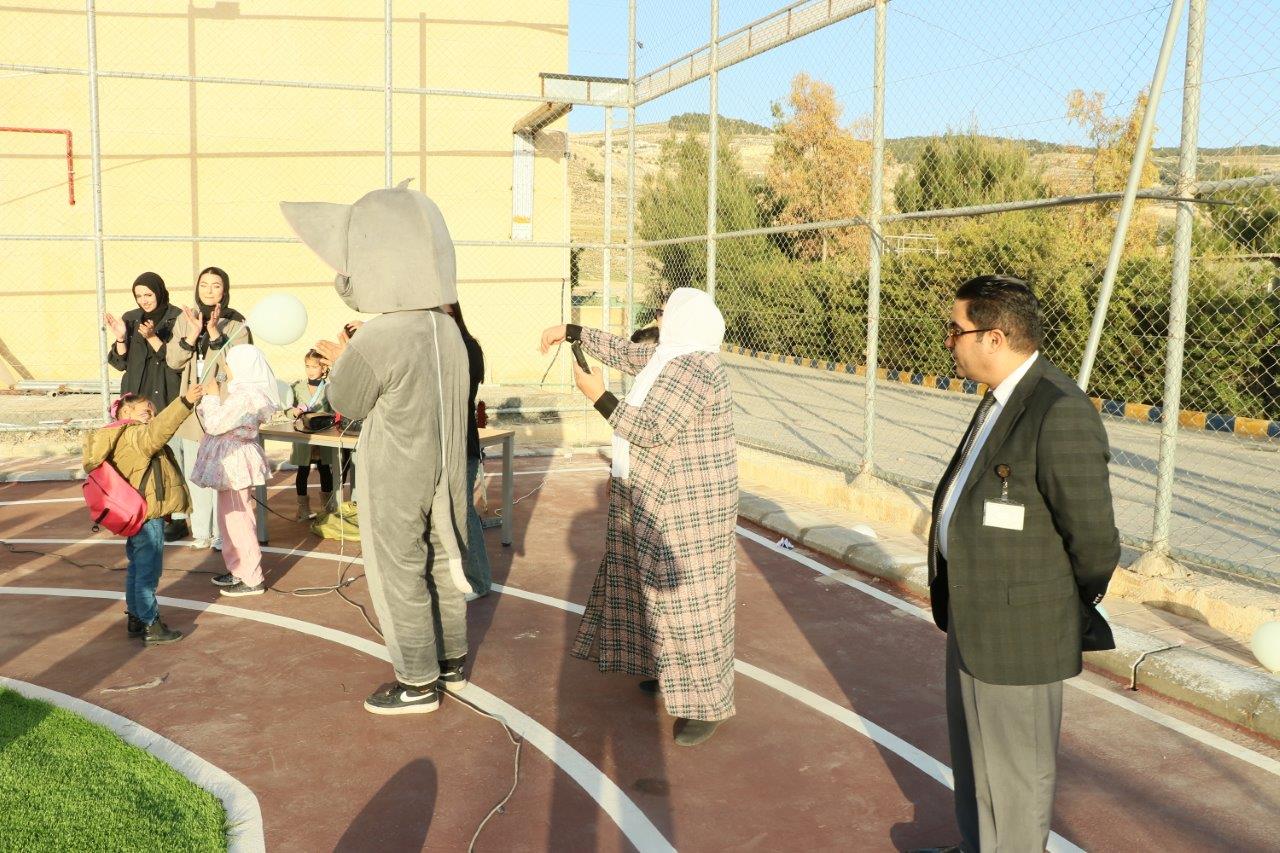 جامعة عمان العربية وشركة غراس لإدارة المشاريع تنظمان مبادرة "نحيا كِراماً" لإفطار الأيتام7