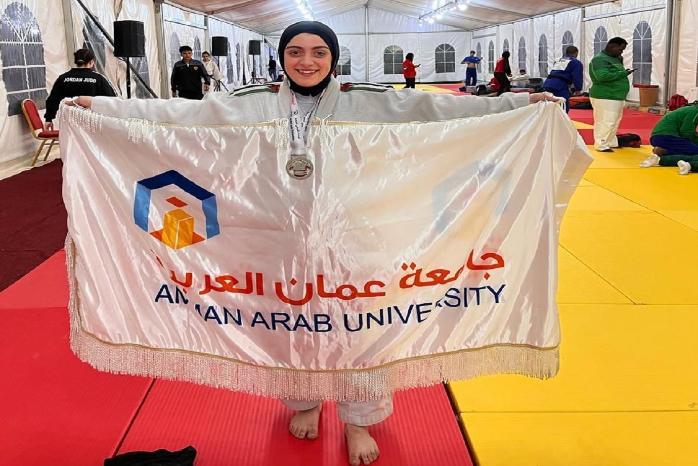 الطالبة وشاح من جامعة عمان العربية تحصد فضية وبرونزية في بطولة العرب للجودو3