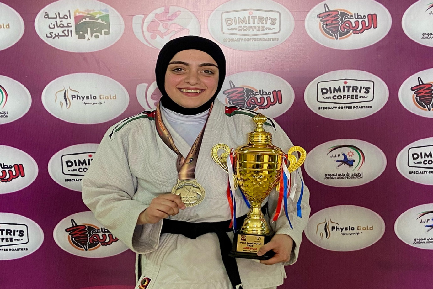 الطالبة وشاح من جامعة عمان العربية تحصد فضية وبرونزية في بطولة العرب للجودو4