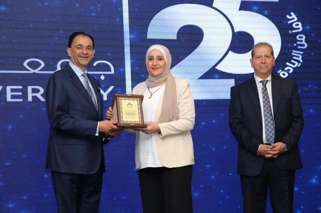 جامعة عمان العربية تحتفل بيوبيلها الفضي15