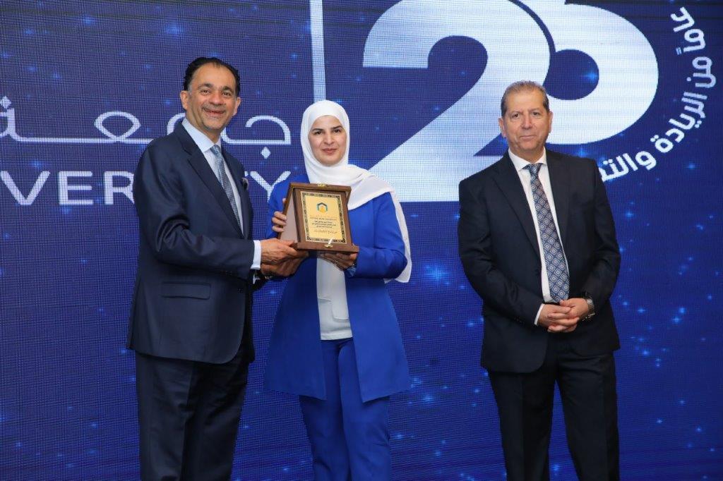 جامعة عمان العربية تحتفل بيوبيلها الفضي16