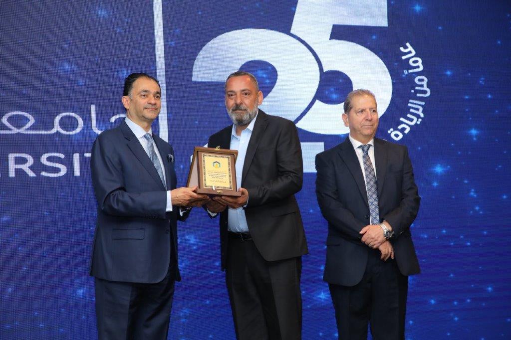 جامعة عمان العربية تحتفل بيوبيلها الفضي18