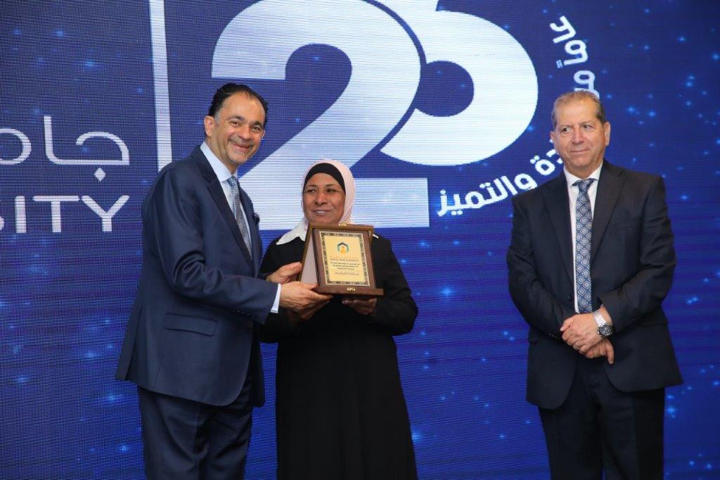 جامعة عمان العربية تحتفل بيوبيلها الفضي24