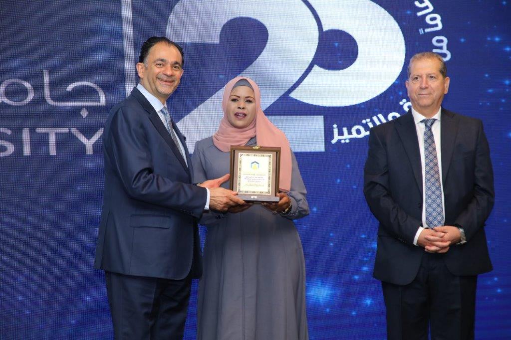 جامعة عمان العربية تحتفل بيوبيلها الفضي25