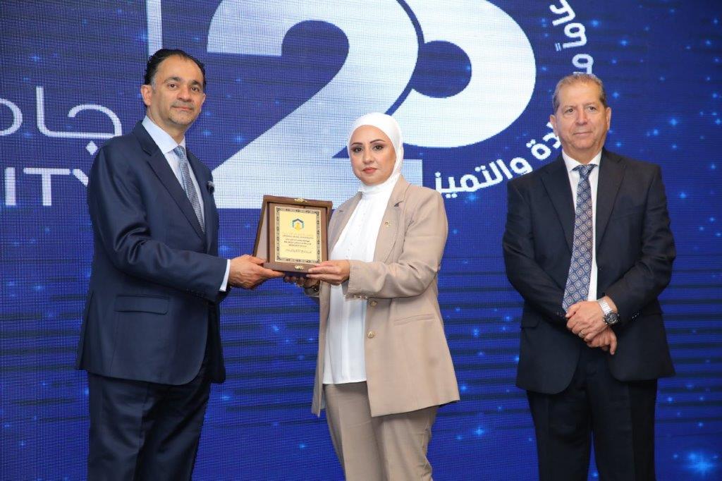 جامعة عمان العربية تحتفل بيوبيلها الفضي30