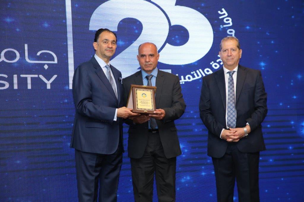 جامعة عمان العربية تحتفل بيوبيلها الفضي33