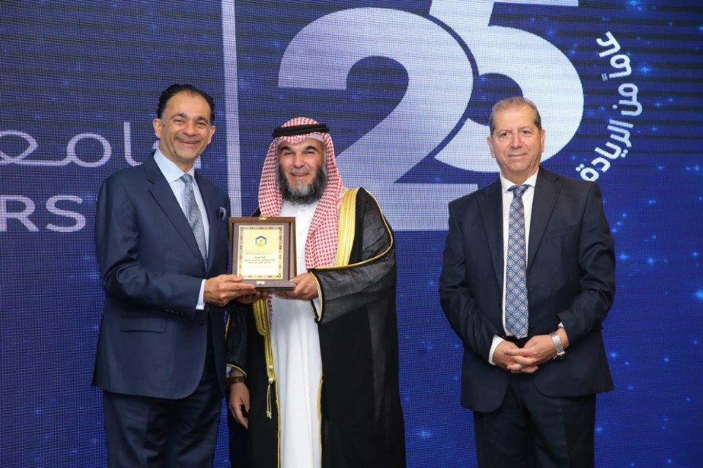 جامعة عمان العربية تحتفل بيوبيلها الفضي37