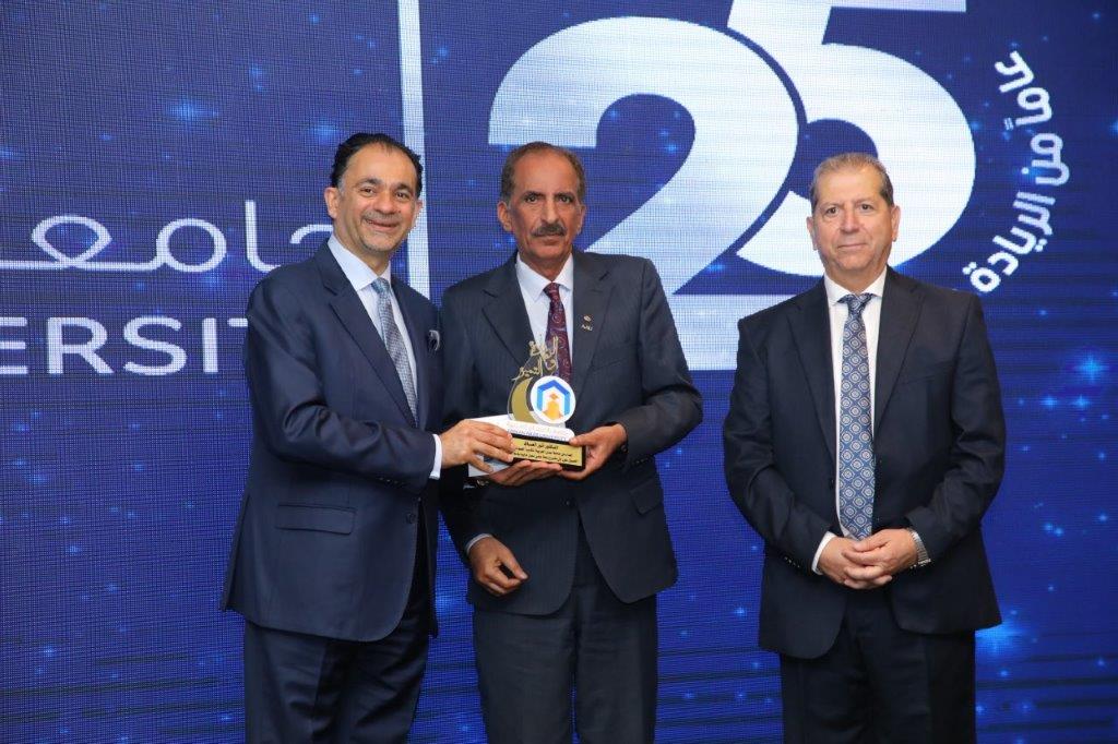 جامعة عمان العربية تحتفل بيوبيلها الفضي38