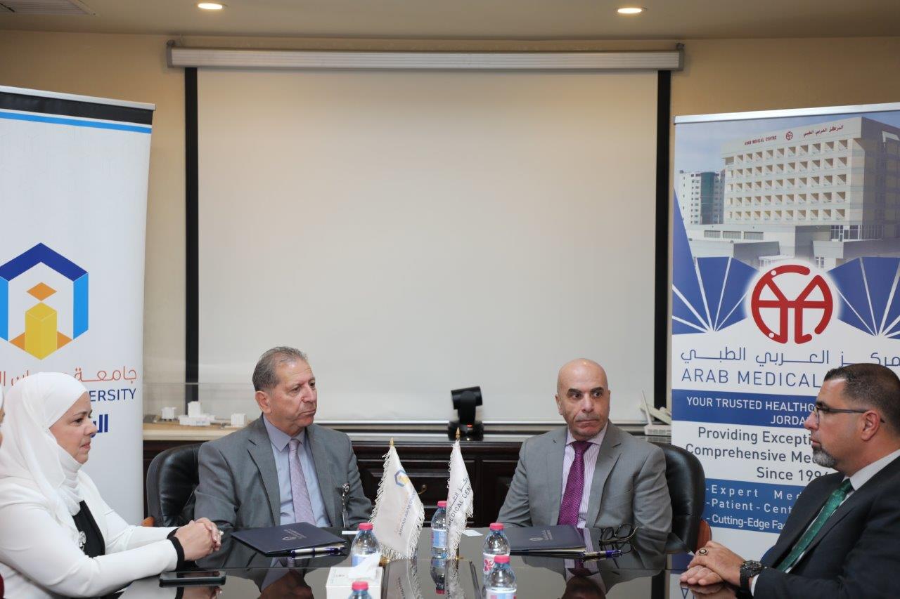 عمان العربية توقع اتفاقية تعاون مع المركز العربي الطبي لتدريب طلبة الصيدلة وتأهيلهم لسوق العمل4