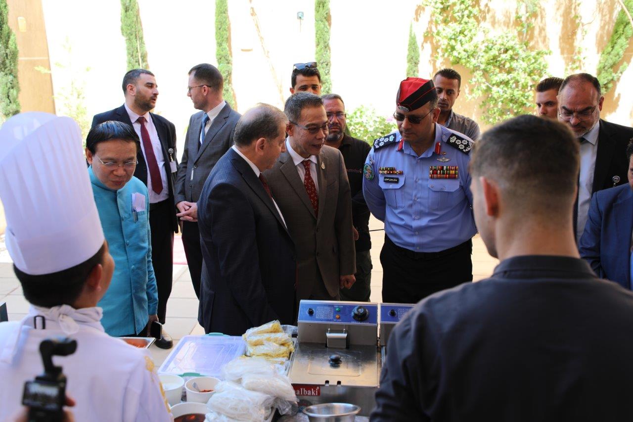 بحضور السفير التايلندي جامعة عمان العربية تنظّم "المهرجان التايلندي المصغر" لتعزيز التبادل الثقافي17